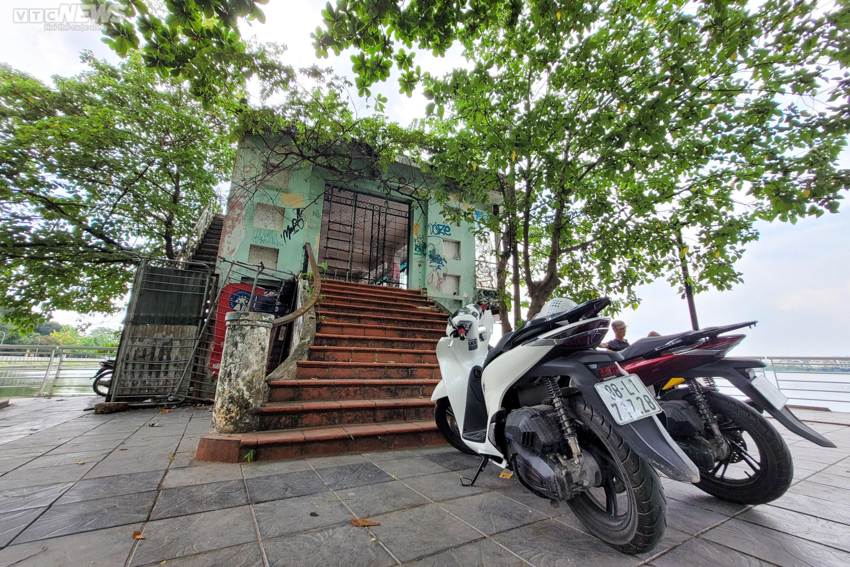 Sau đợt cưỡng chế, nhiều công trình nhếch nhác vẫn án ngữ ở Hồ Tây - 9