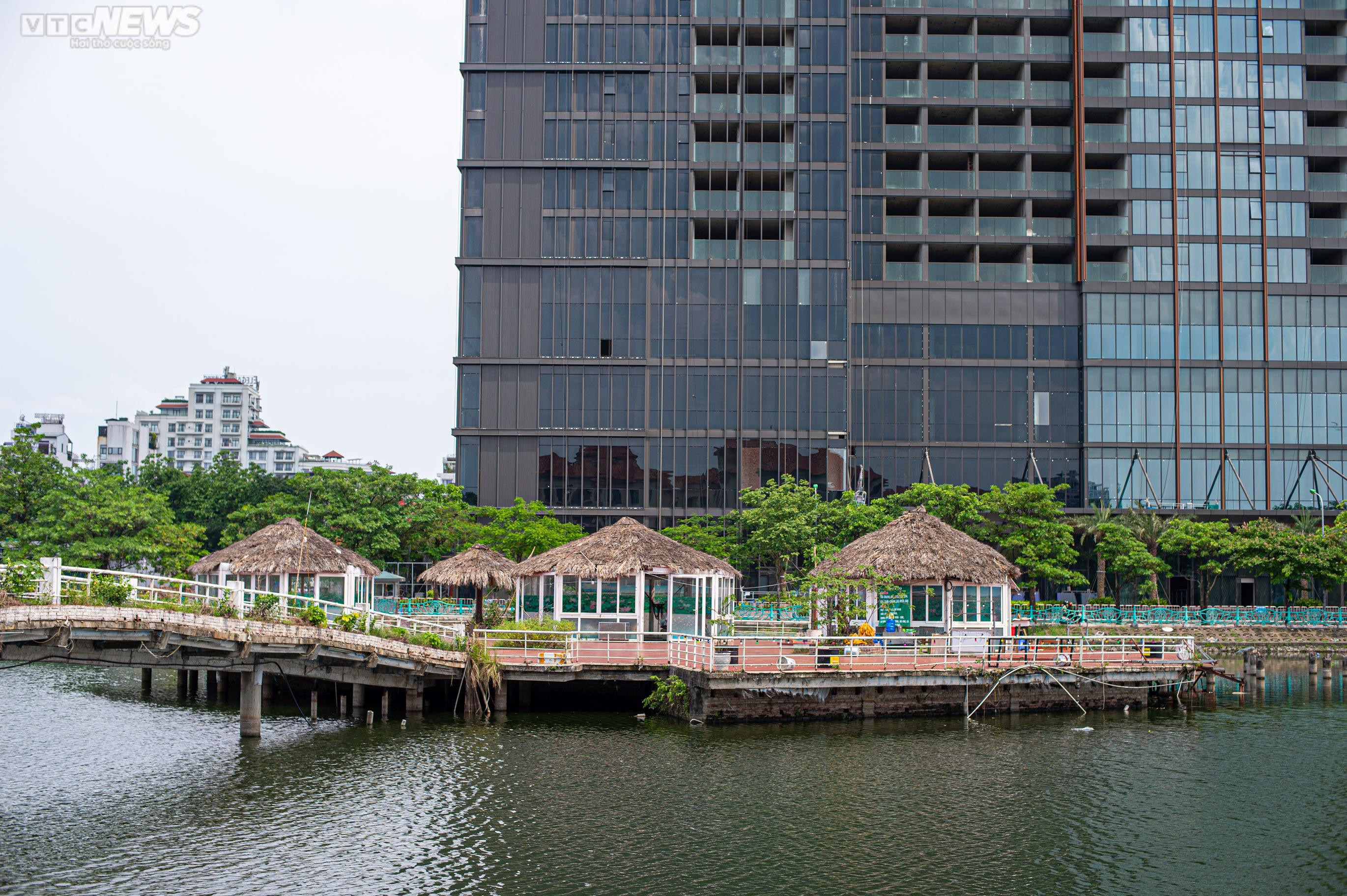 Sau đợt cưỡng chế, nhiều công trình nhếch nhác vẫn án ngữ ở Hồ Tây - 7