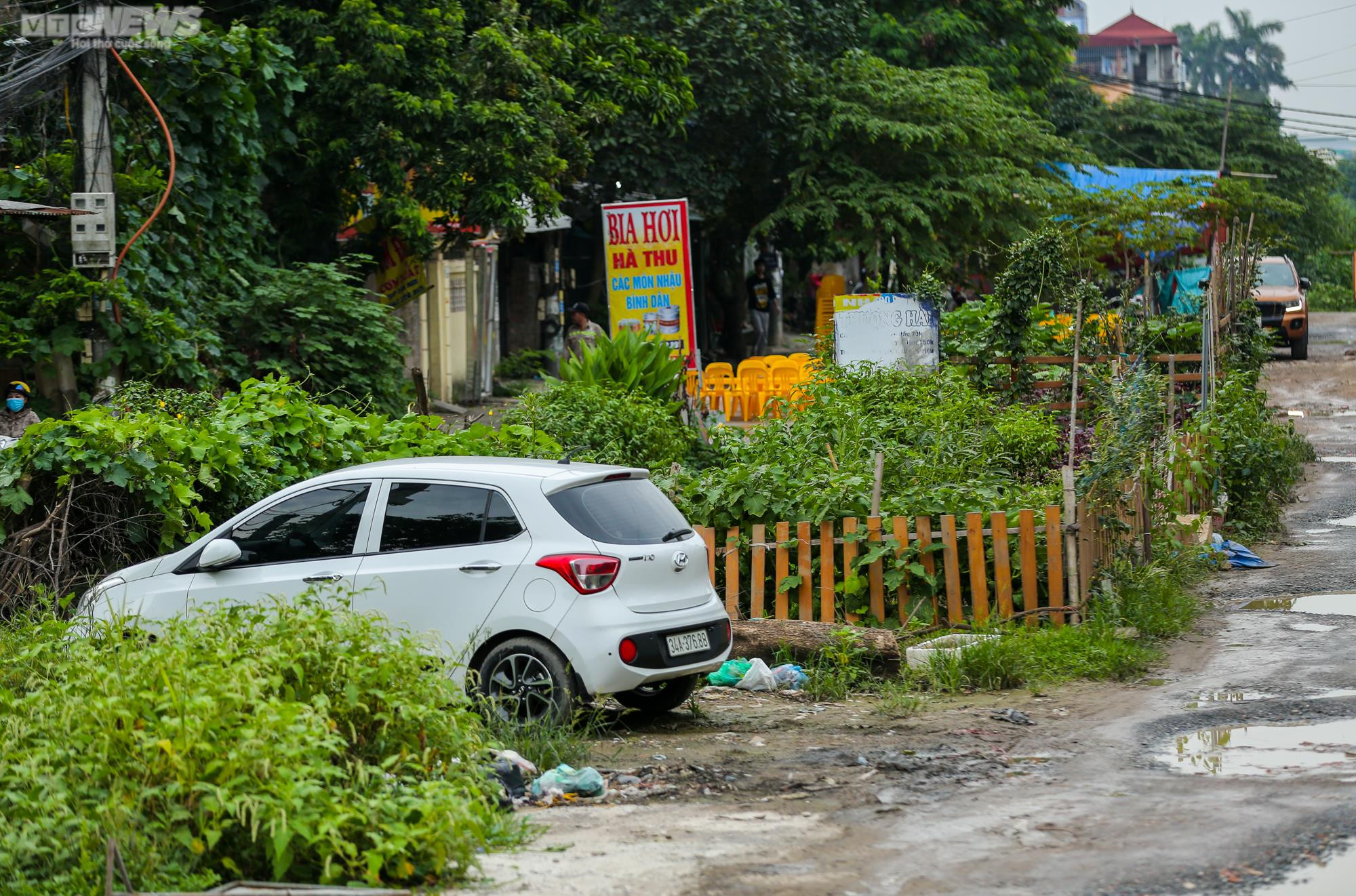 Đường dài hơn 100m chi chít 'ổ voi', dân Thủ đô vừa đi vừa sợ ngã - 11