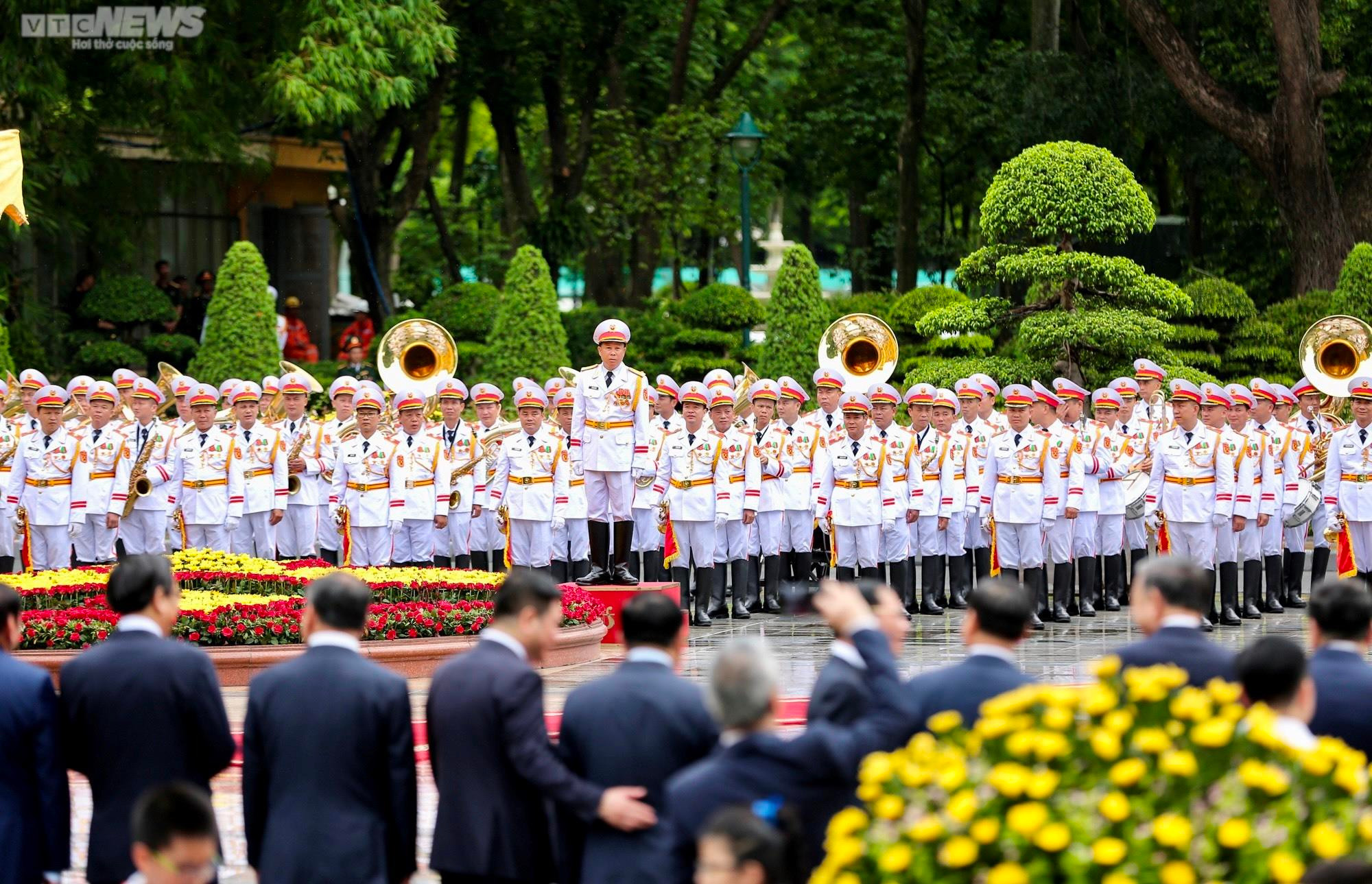 Bắn 21 phát đại bác chào đón Tổng thống Hàn Quốc Yoon Suk-yeol thăm Việt Nam - 6