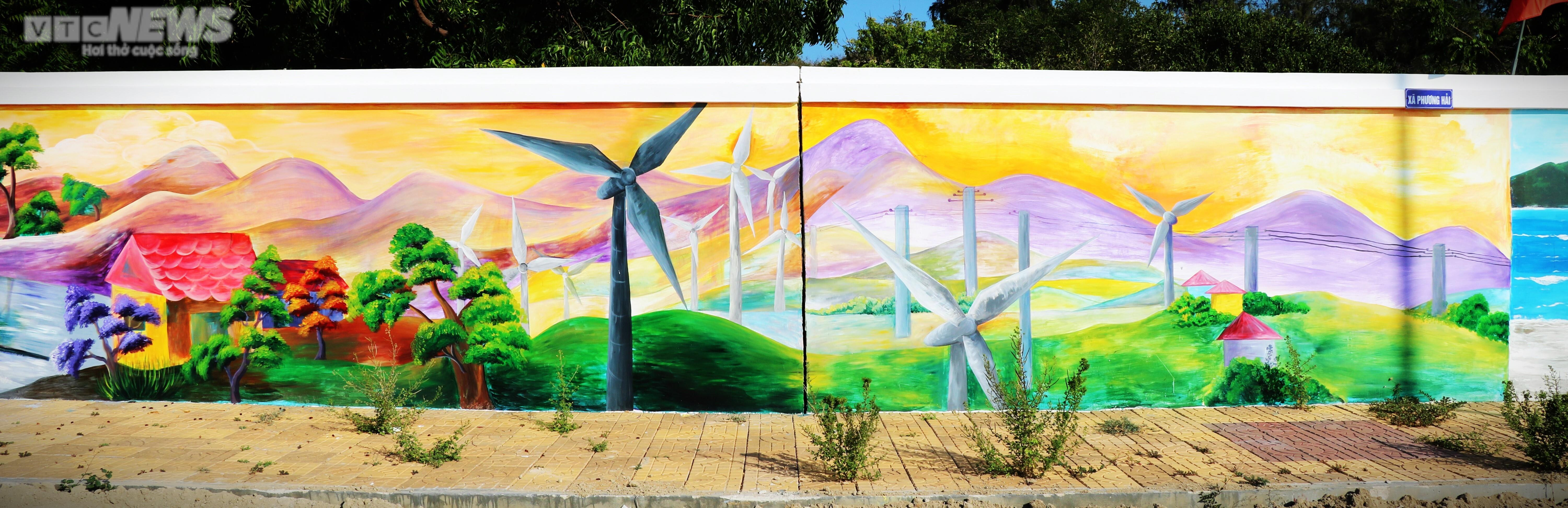 Chiêm ngưỡng bức tường tranh bích họa ven biển Ninh Thuận xác lập kỷ lục Việt Nam - 15
