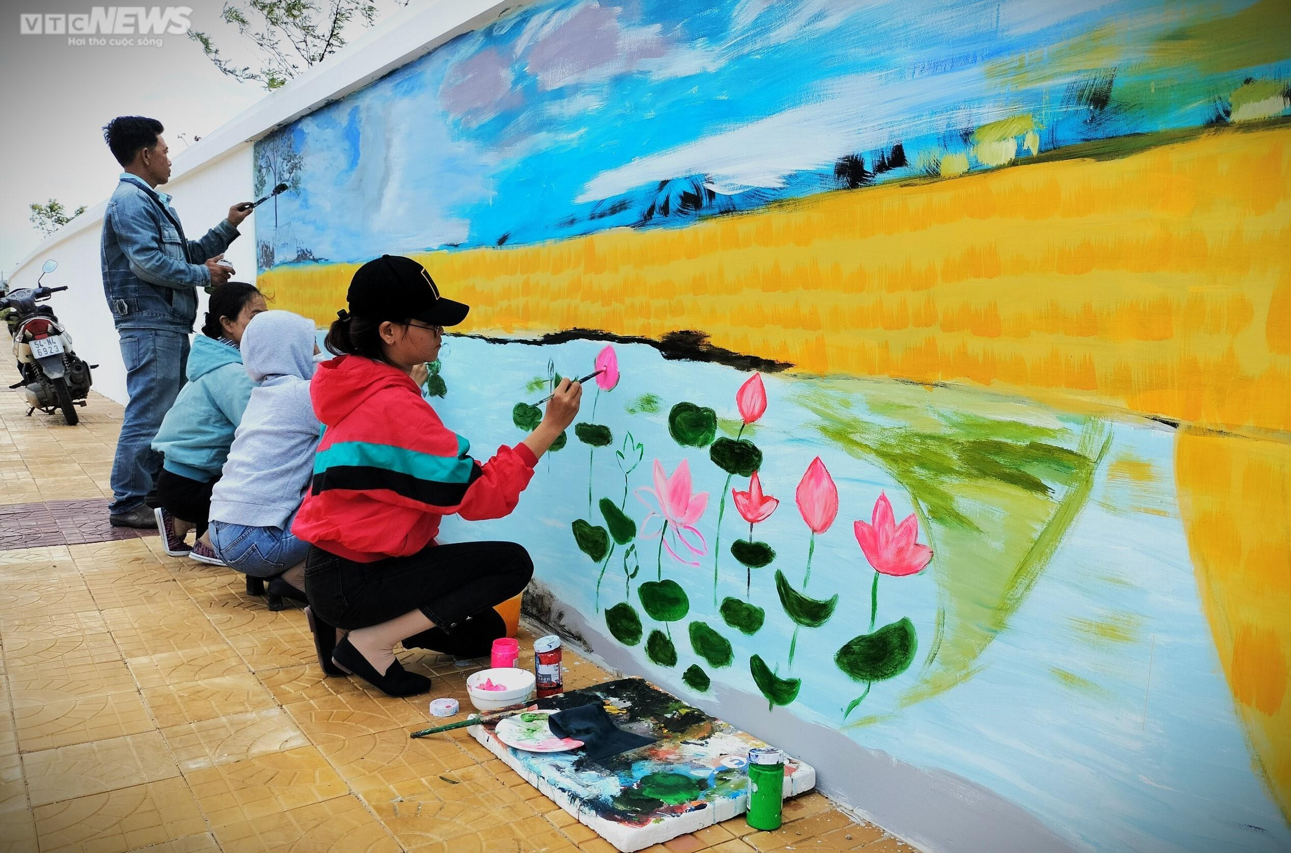 Chiêm ngưỡng bức tường tranh bích họa ven biển Ninh Thuận xác lập kỷ lục Việt Nam - 12