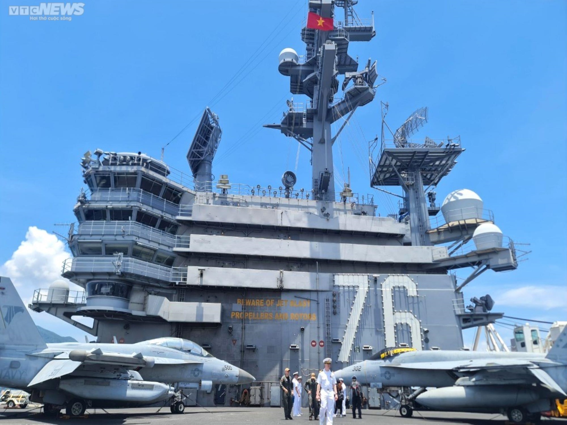 Ngắm dàn máy bay chiến đấu trên tàu USS Ronald Reagan - CVN 76 của Hải quân Mỹ - 6
