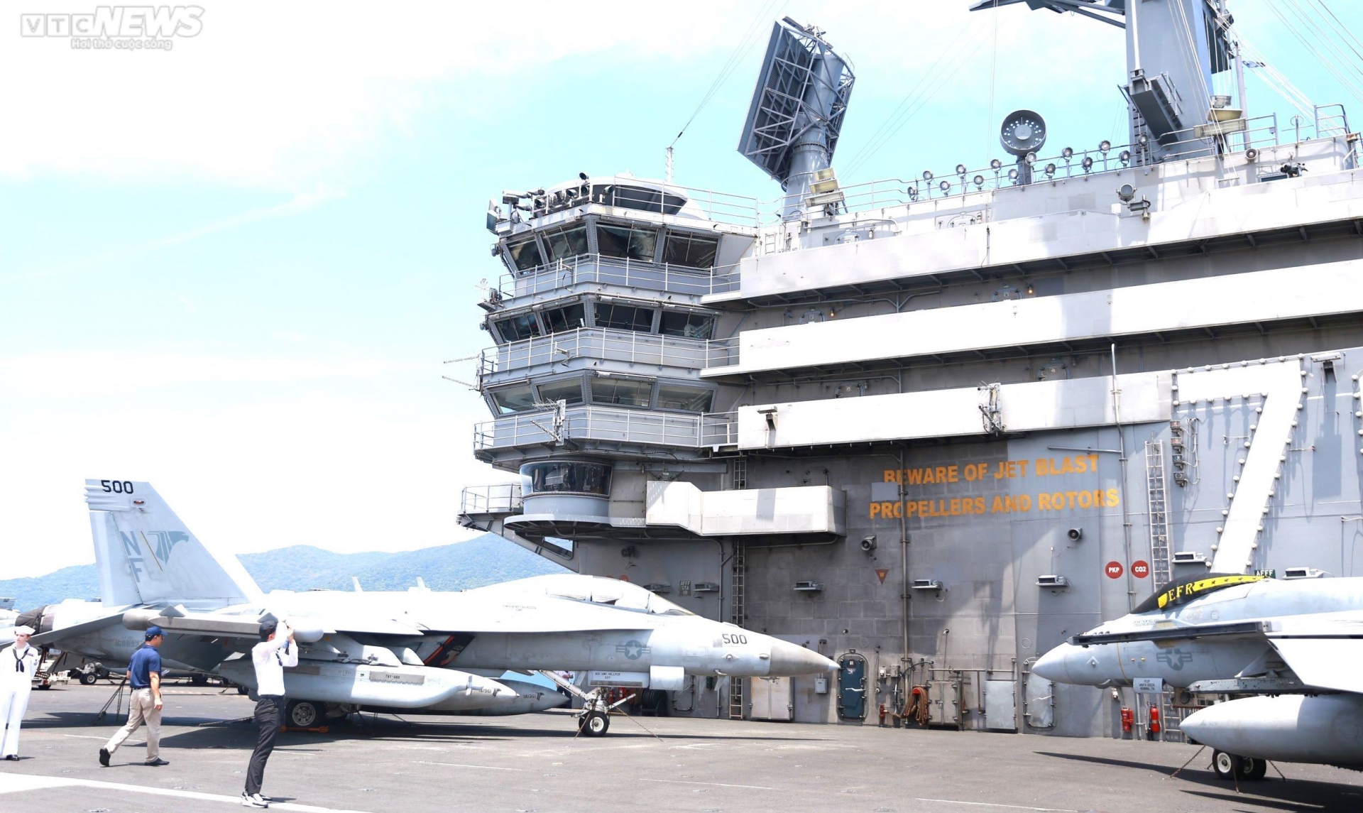 Ngắm dàn máy bay chiến đấu trên tàu USS Ronald Reagan - CVN 76 của Hải quân Mỹ - 3