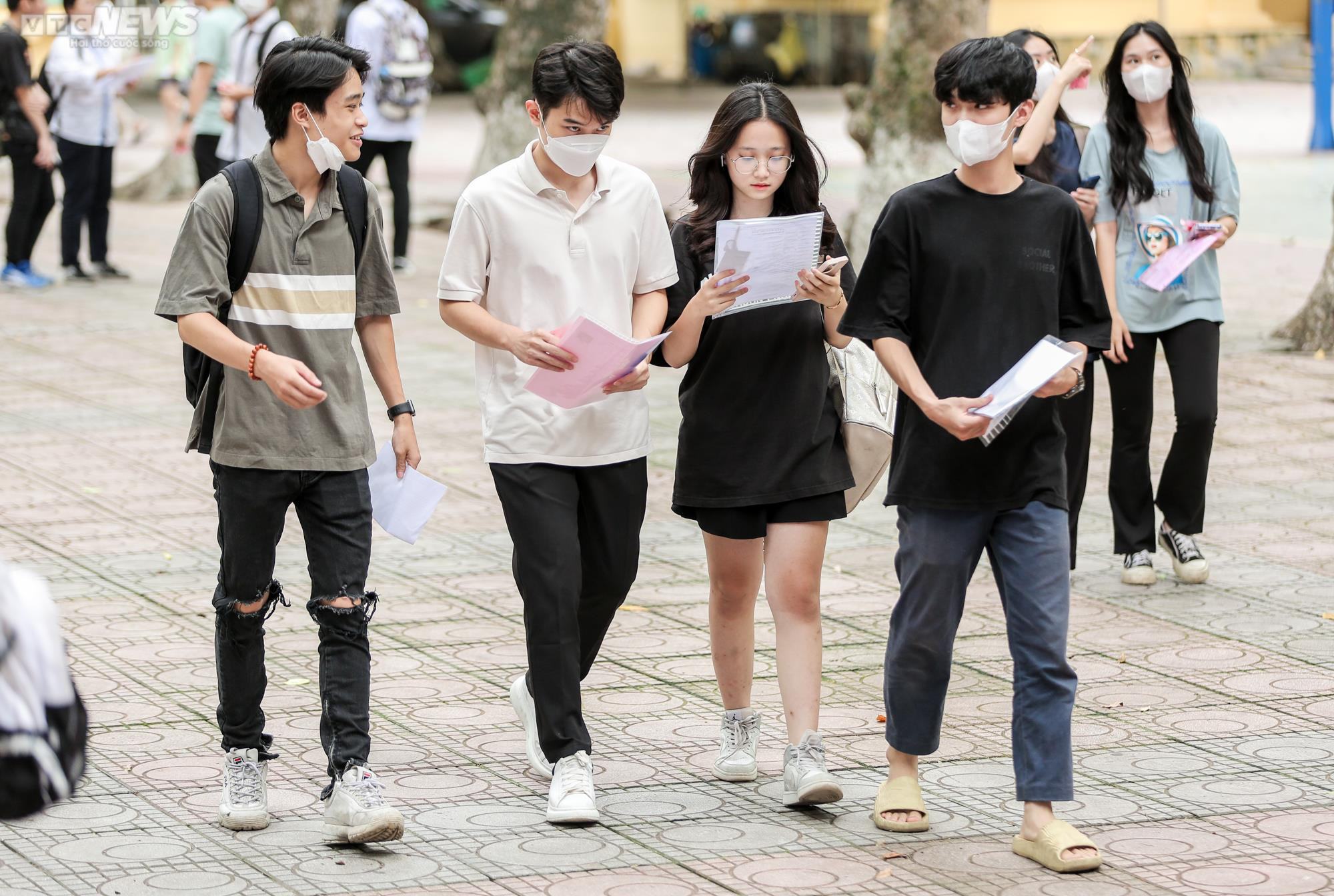 Hơn 1 triệu thí sinh làm thủ tục dự thi tốt nghiệp THPT 2023 - 20