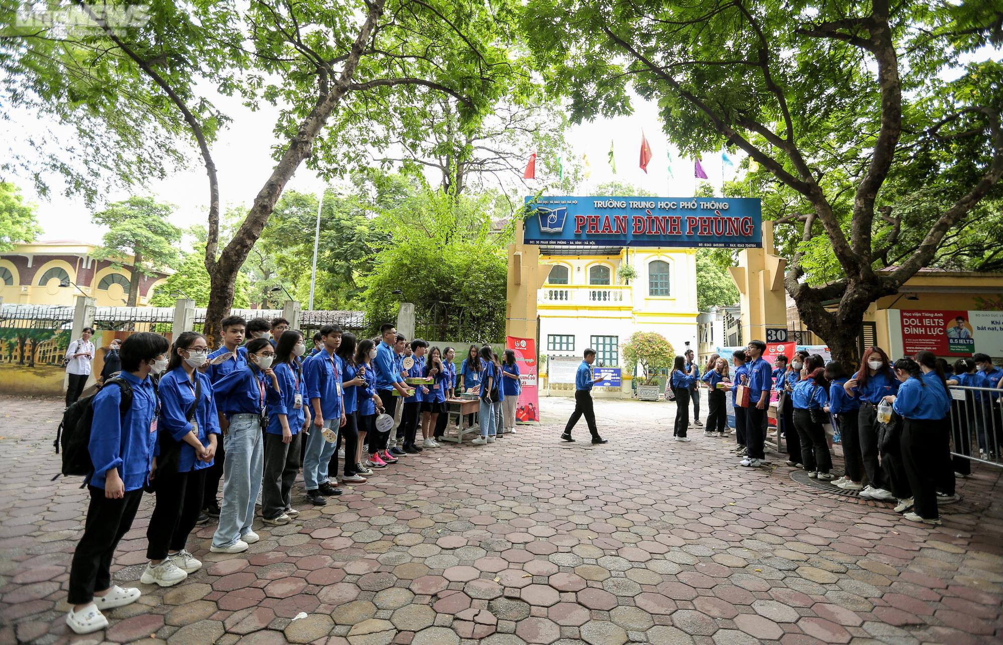 Hơn 1 triệu thí sinh làm thủ tục dự thi tốt nghiệp THPT 2023 - 17