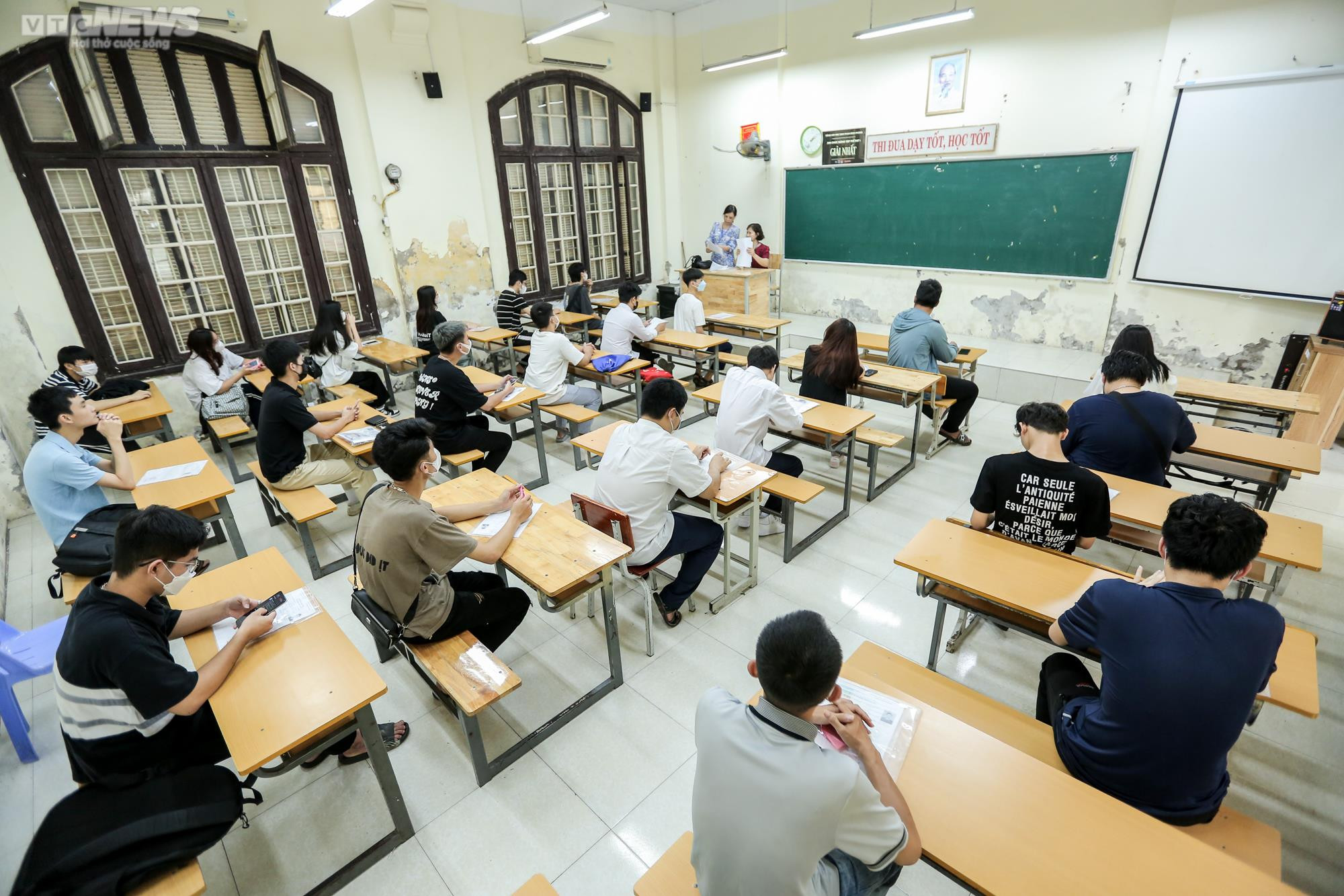 Hơn 1 triệu thí sinh làm thủ tục dự thi tốt nghiệp THPT 2023 - 30