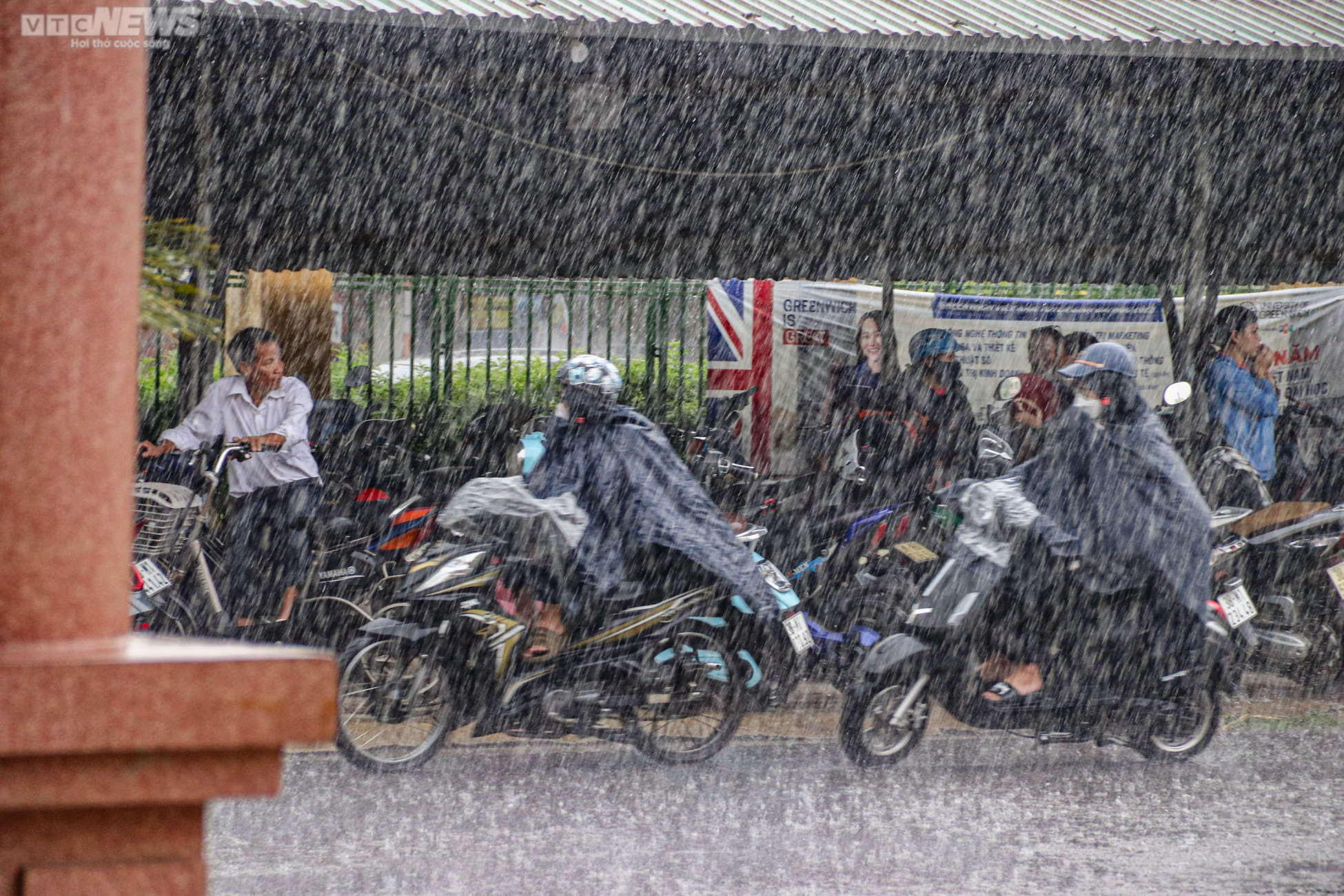 Hơn 1 triệu thí sinh làm thủ tục dự thi tốt nghiệp THPT 2023 - 39