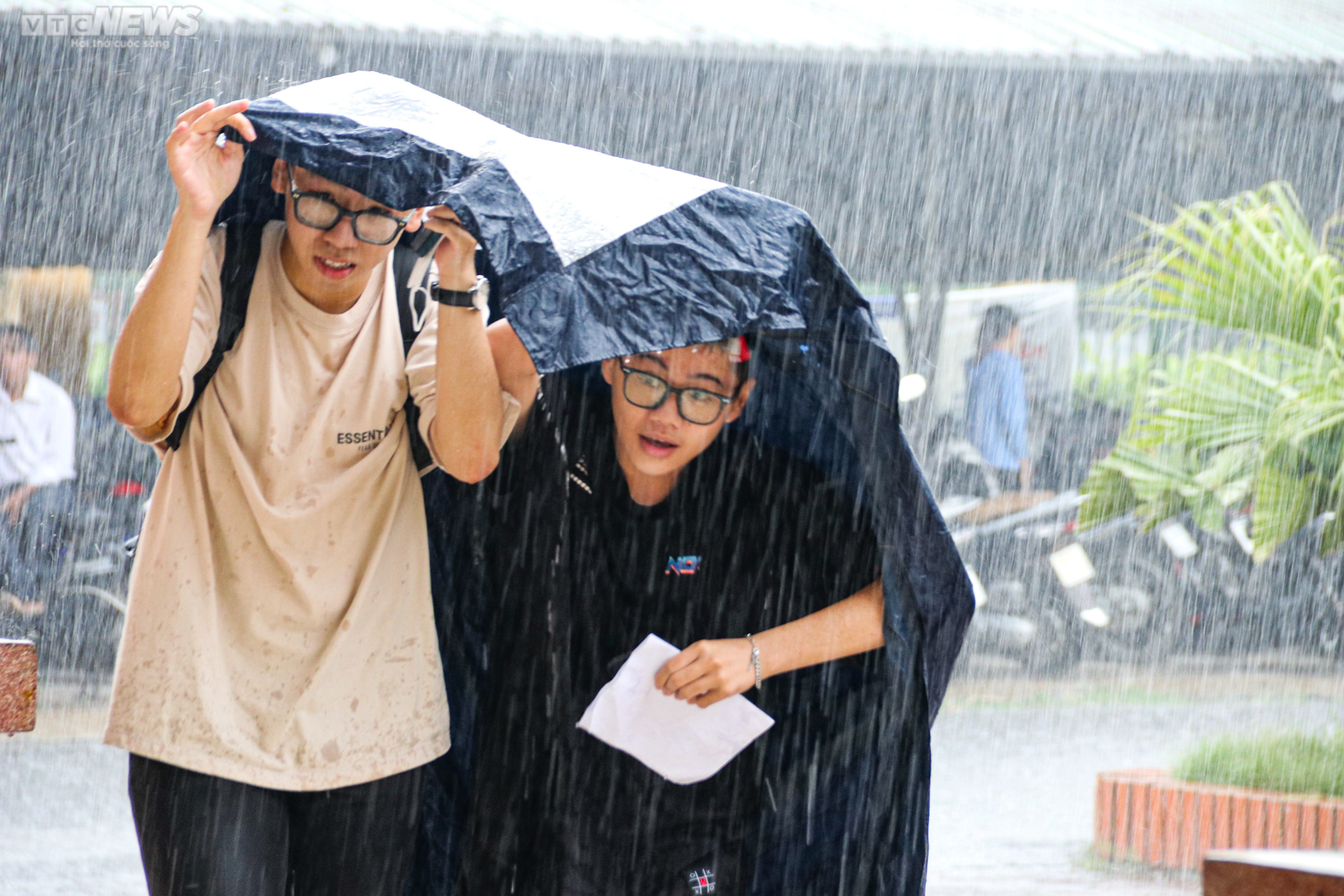 Hơn 1 triệu thí sinh làm thủ tục dự thi tốt nghiệp THPT 2023 - 40