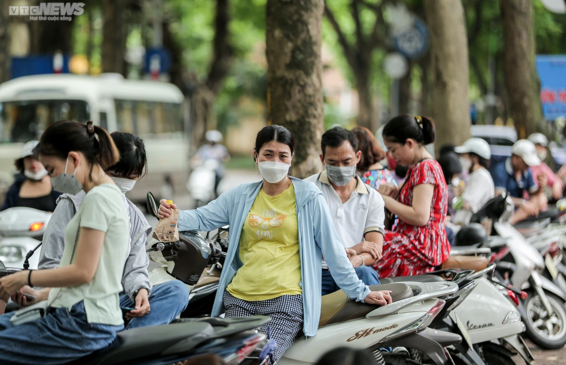 Hơn 1 triệu thí sinh làm thủ tục dự thi tốt nghiệp THPT 2023 - 34