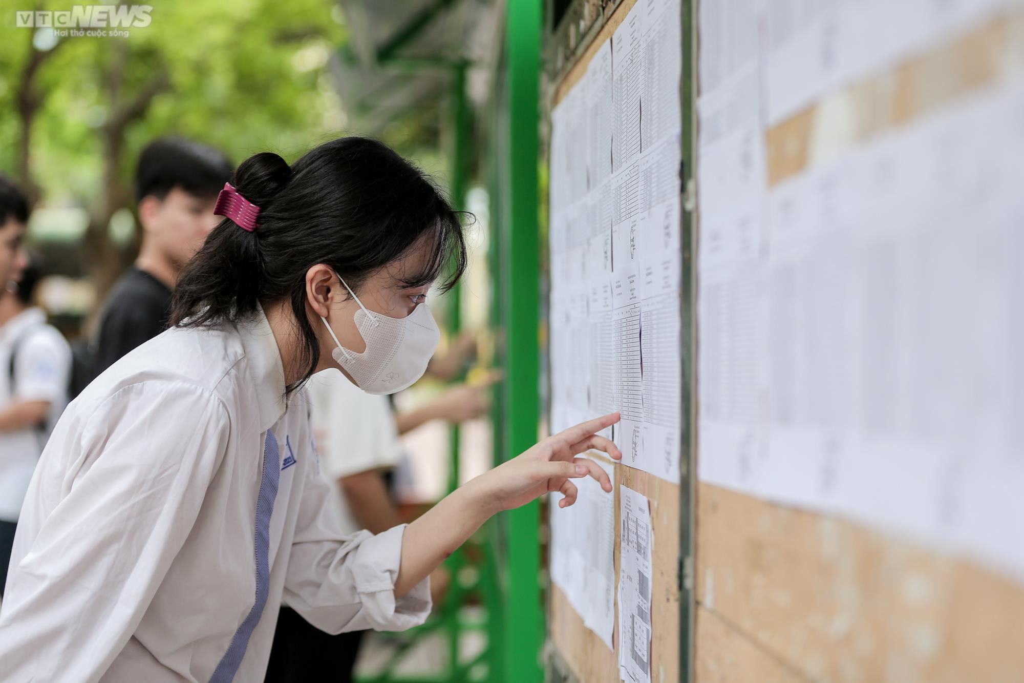 Hơn 1 triệu thí sinh làm thủ tục dự thi tốt nghiệp THPT 2023 - 26