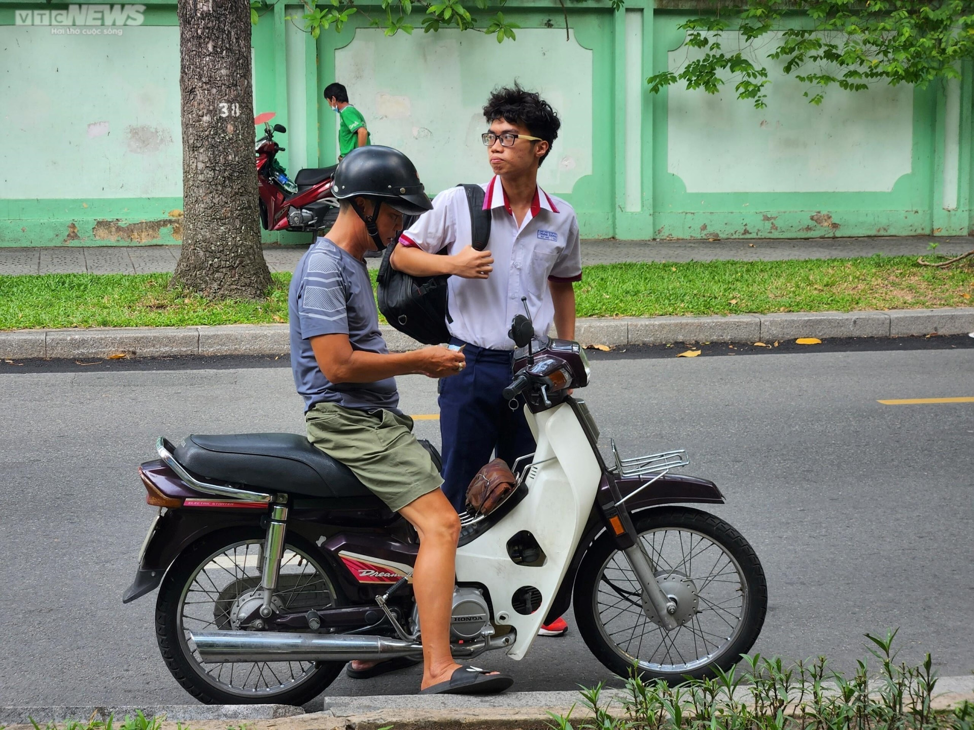 Hơn 1 triệu thí sinh làm thủ tục dự thi tốt nghiệp THPT 2023 - 5