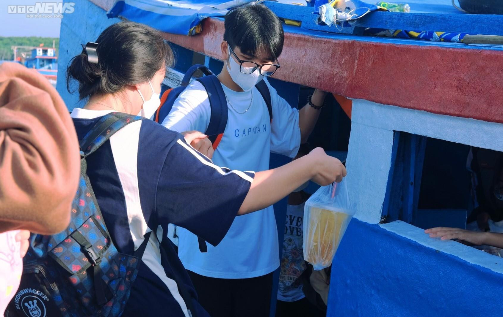 Hơn 1 triệu thí sinh làm thủ tục dự thi tốt nghiệp THPT 2023 - 12