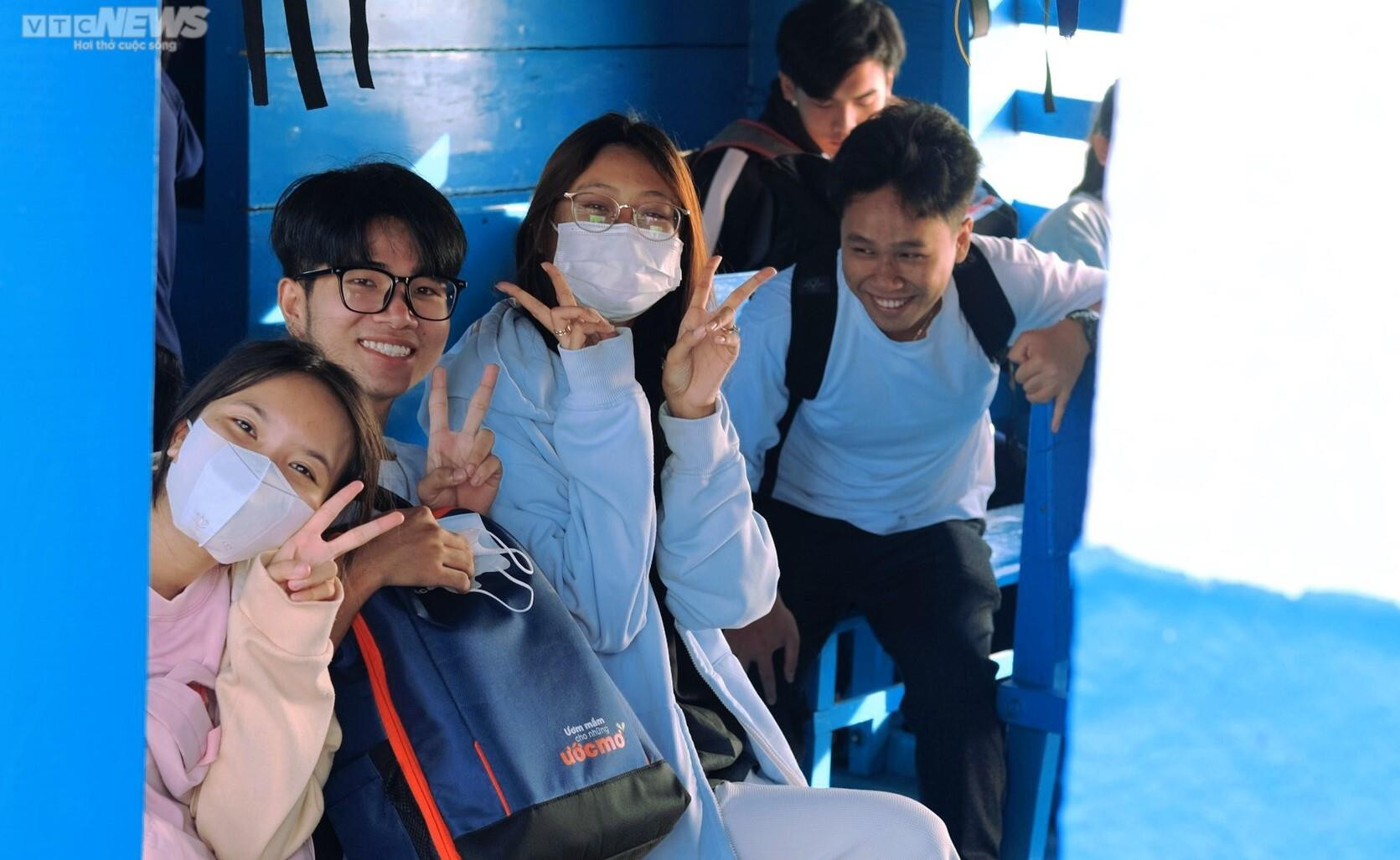 Hơn 1 triệu thí sinh làm thủ tục dự thi tốt nghiệp THPT 2023 - 11