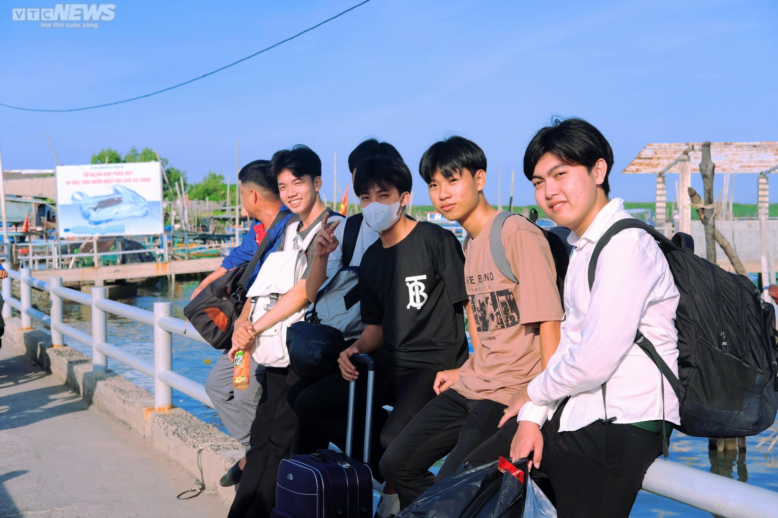 Hơn 1 triệu thí sinh làm thủ tục dự thi tốt nghiệp THPT 2023 - 14