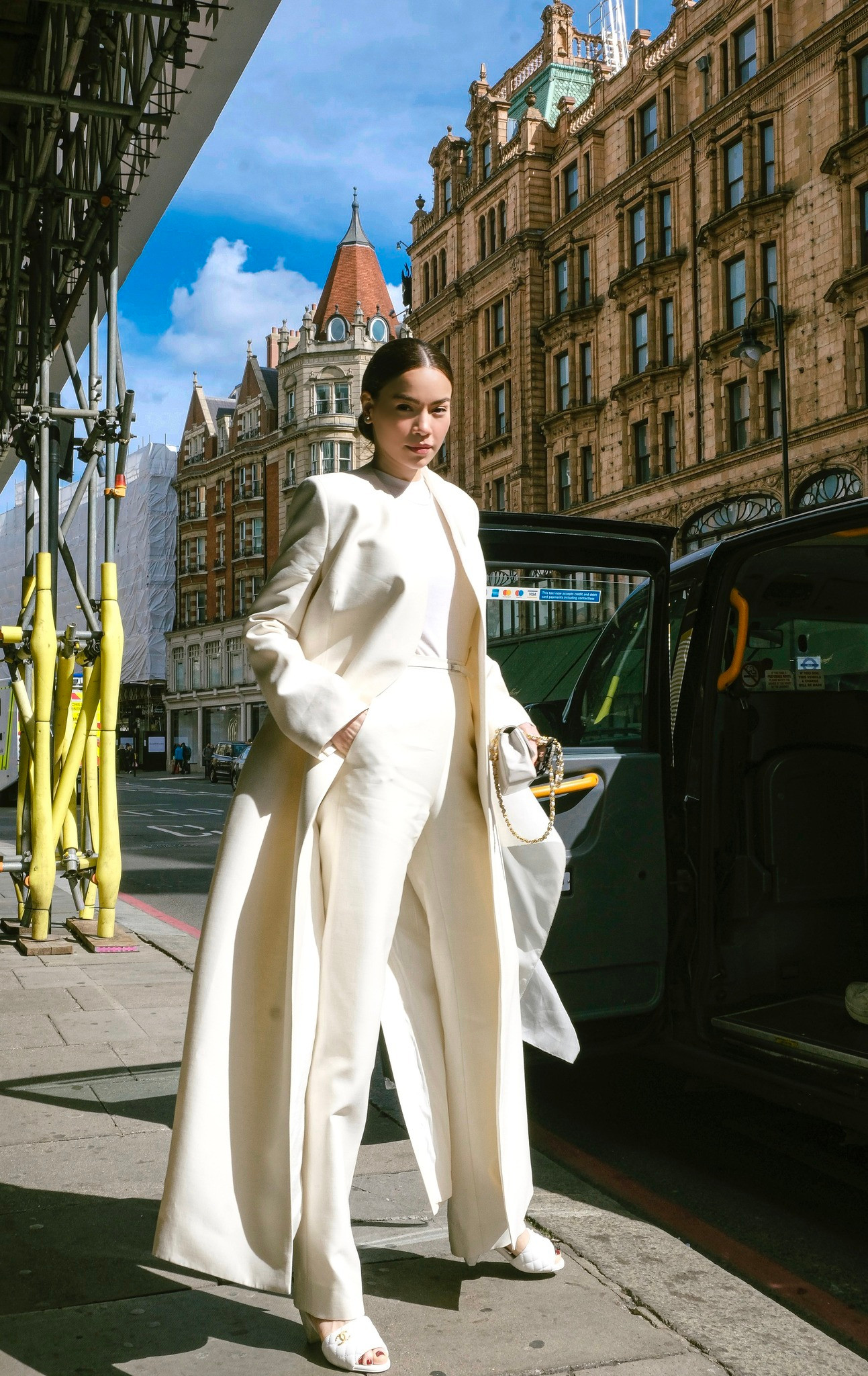 Phong cách thời trang đẳng cấp của Hồ Ngọc Hà: Xuất hiện ở đâu nổi bật ở đó - 18