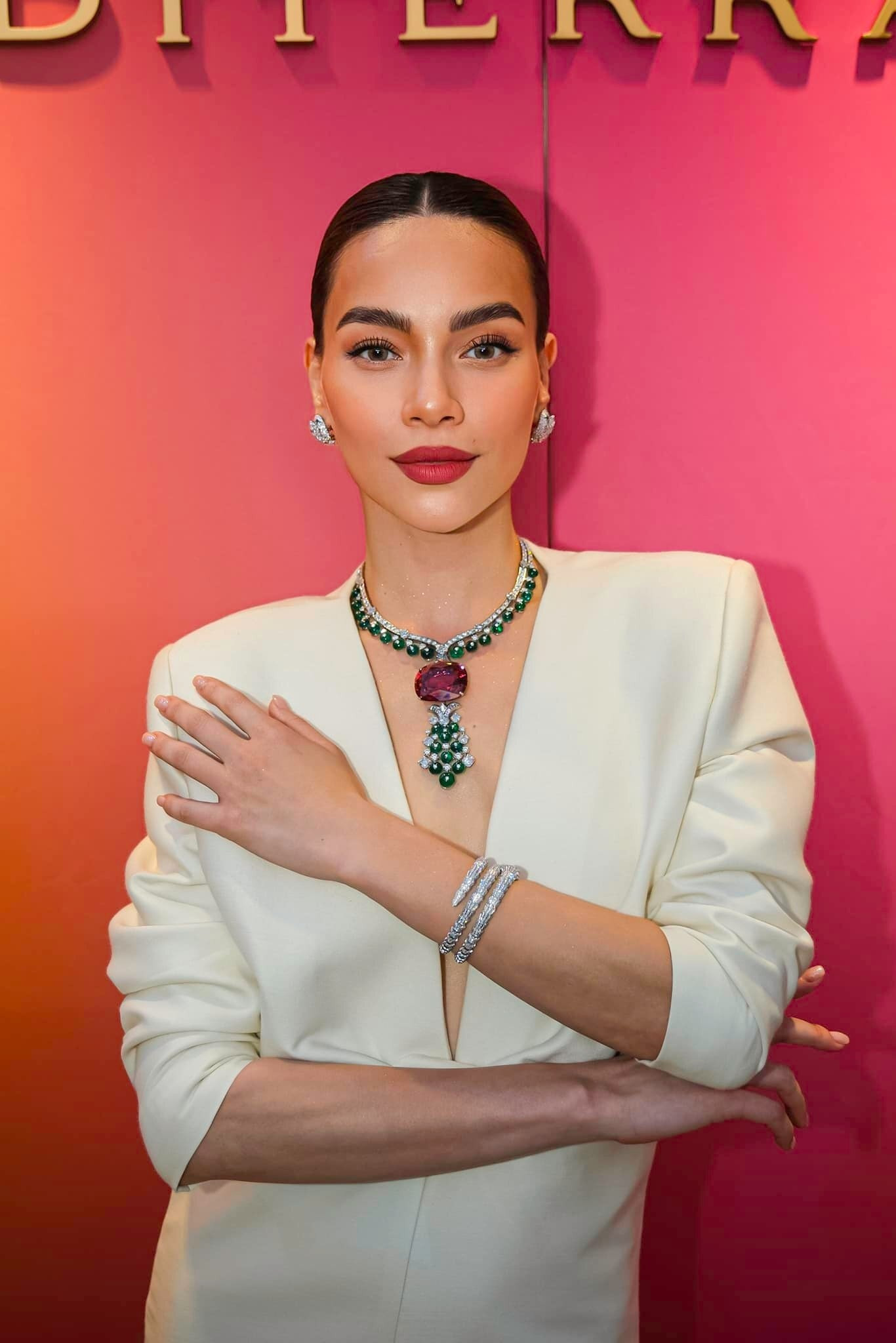 Phong cách thời trang đẳng cấp của Hồ Ngọc Hà: Xuất hiện ở đâu nổi bật ở đó - 5