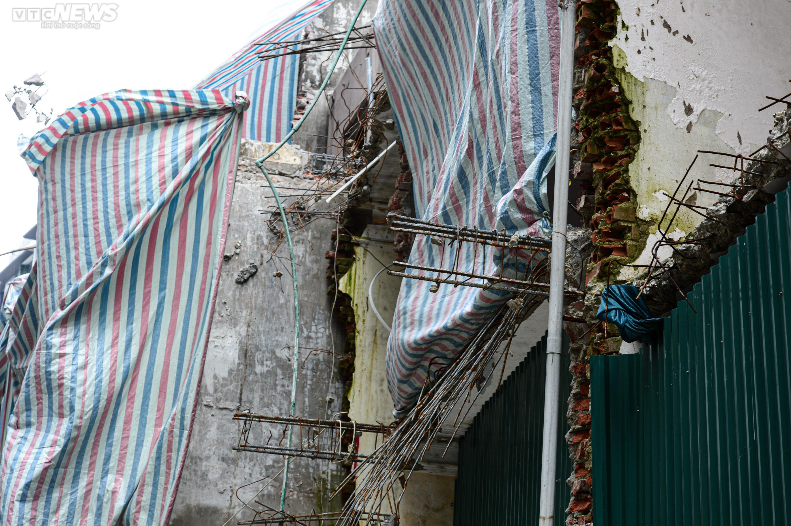 Hãi hùng 'bể phốt lộ thiên' tra tấn người dân Hà Nội suốt hàng chục năm - 12