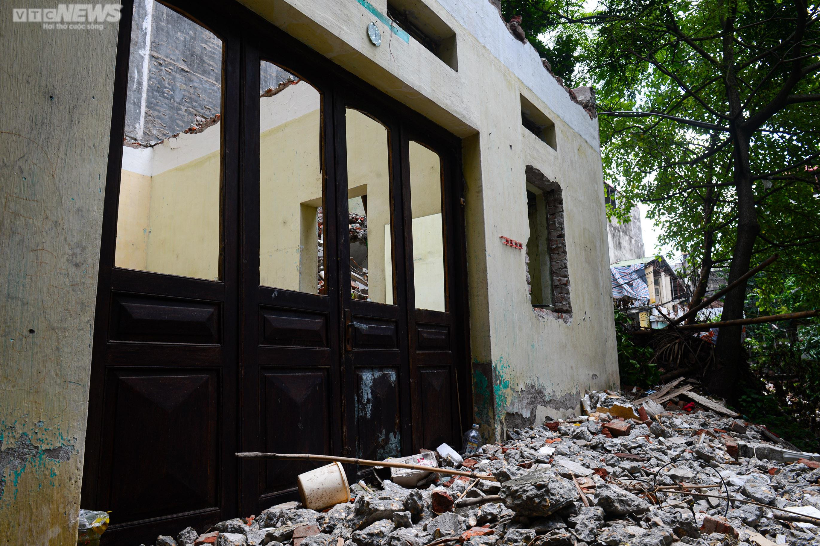 Hãi hùng 'bể phốt lộ thiên' tra tấn người dân Hà Nội suốt hàng chục năm - 13