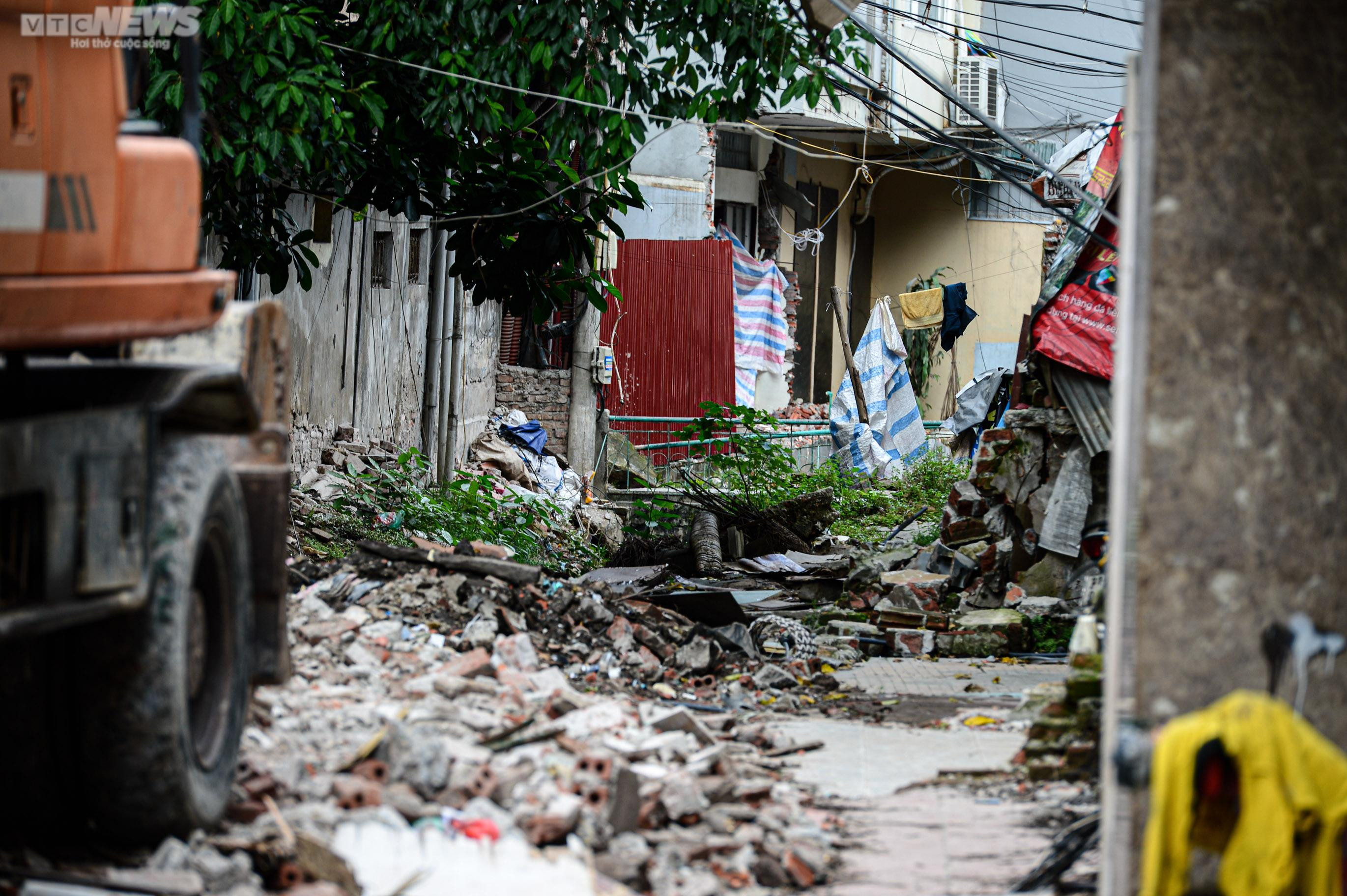 Hãi hùng 'bể phốt lộ thiên' tra tấn người dân Hà Nội suốt hàng chục năm - 15