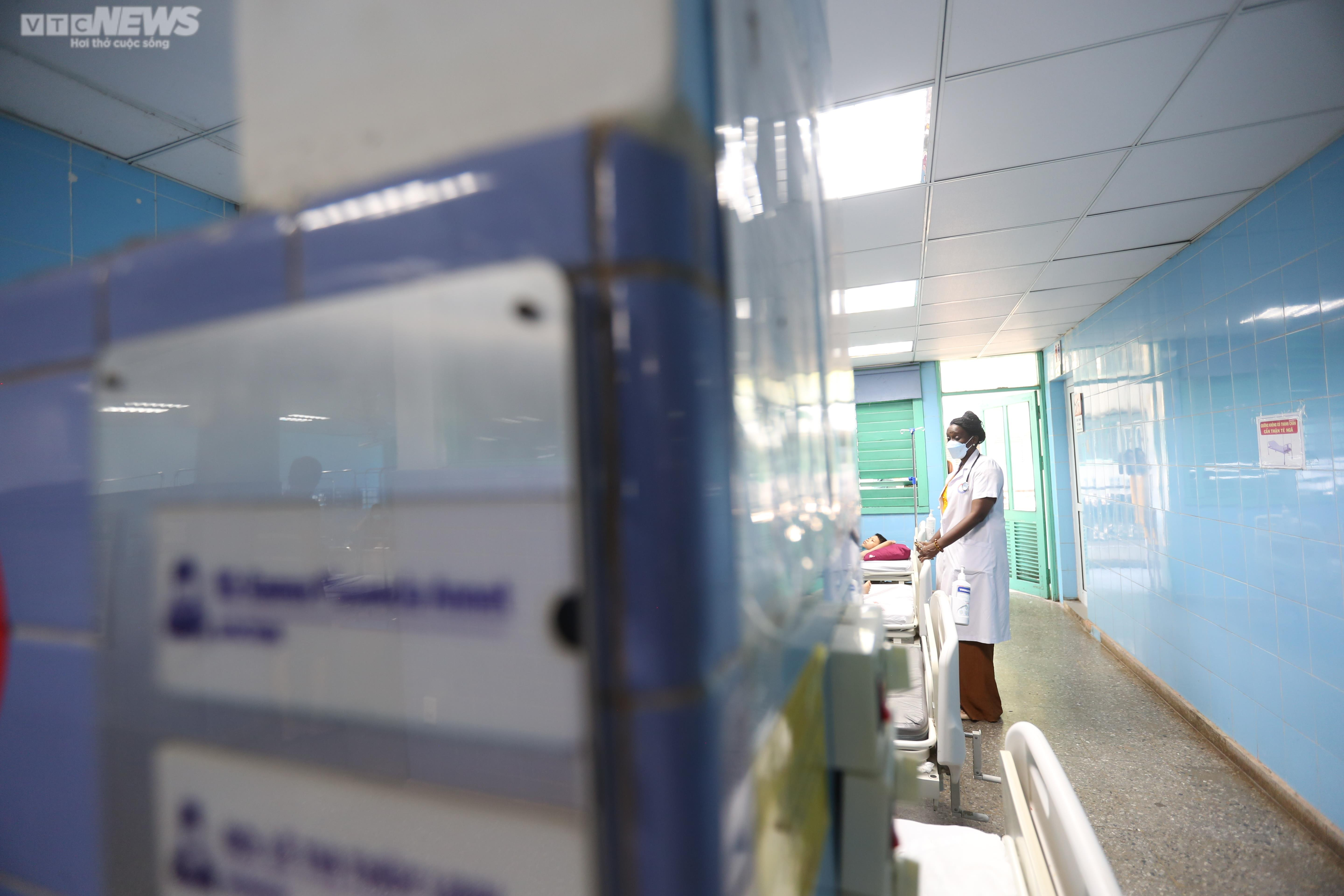 Ngày trực đặc biệt của nữ bác sĩ Cuba - 13