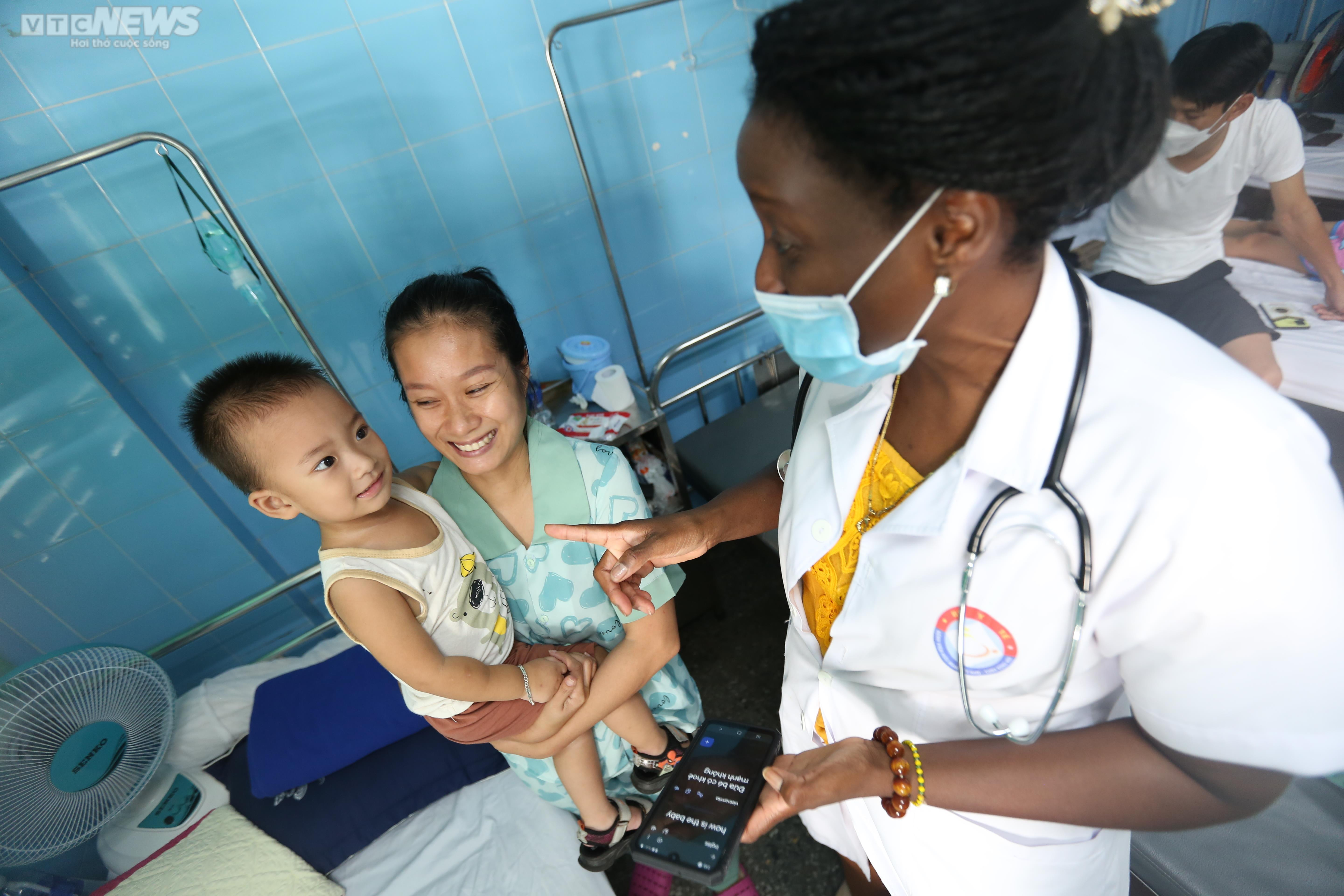 Ngày trực đặc biệt của nữ bác sĩ Cuba - 16