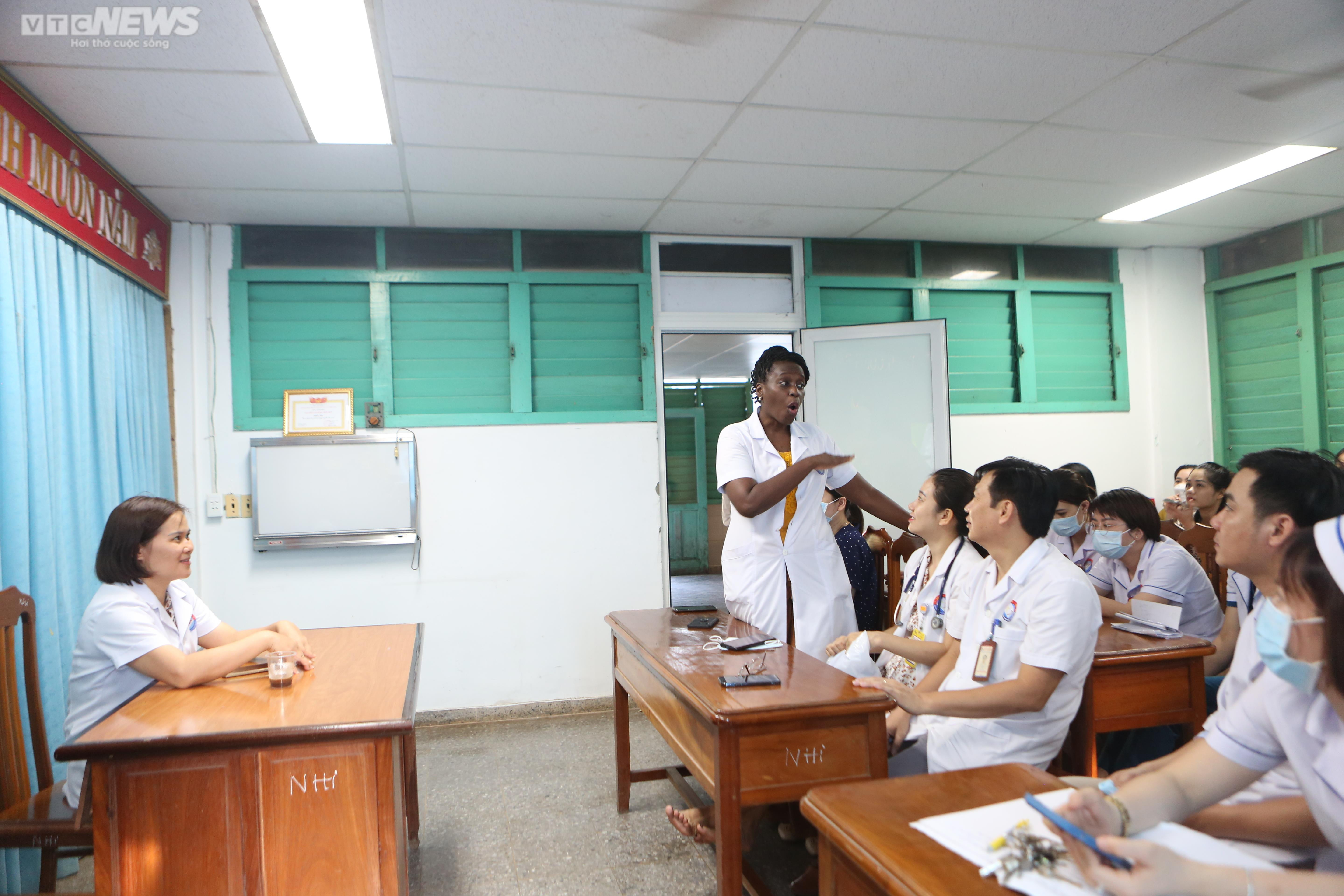 Ngày trực đặc biệt của nữ bác sĩ Cuba - 7