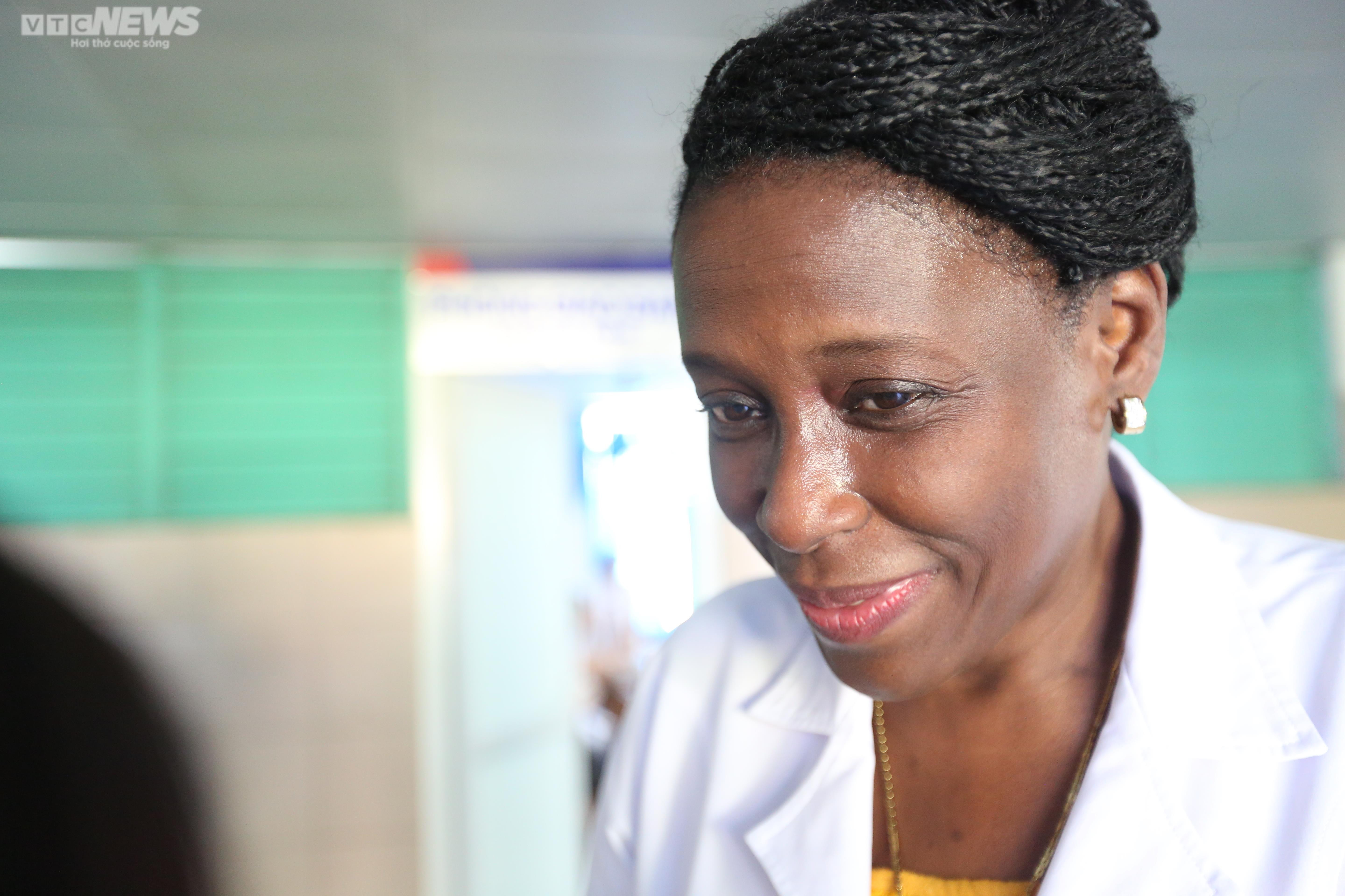 Ngày trực đặc biệt của nữ bác sĩ Cuba - 9