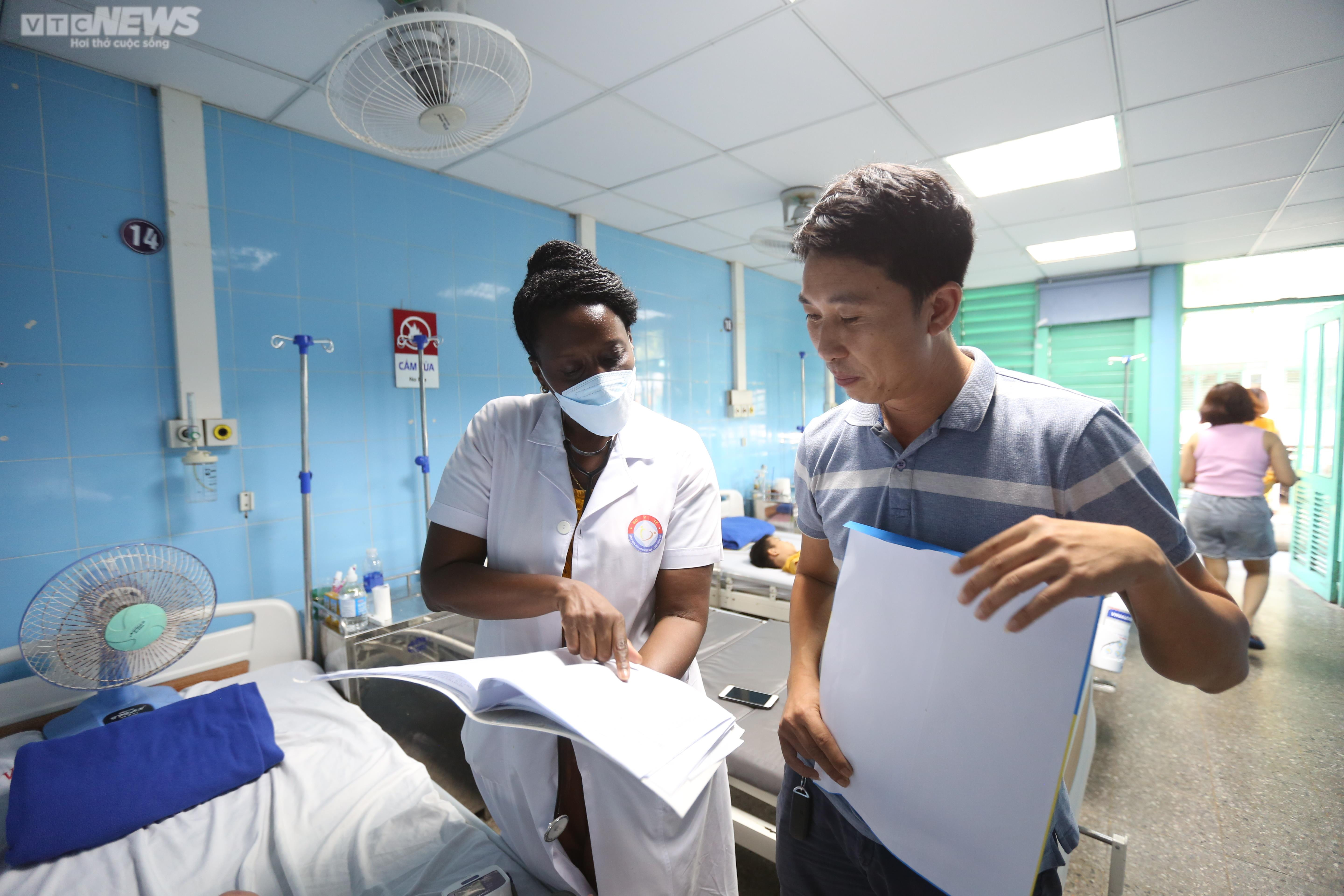 Ngày trực đặc biệt của nữ bác sĩ Cuba - 10