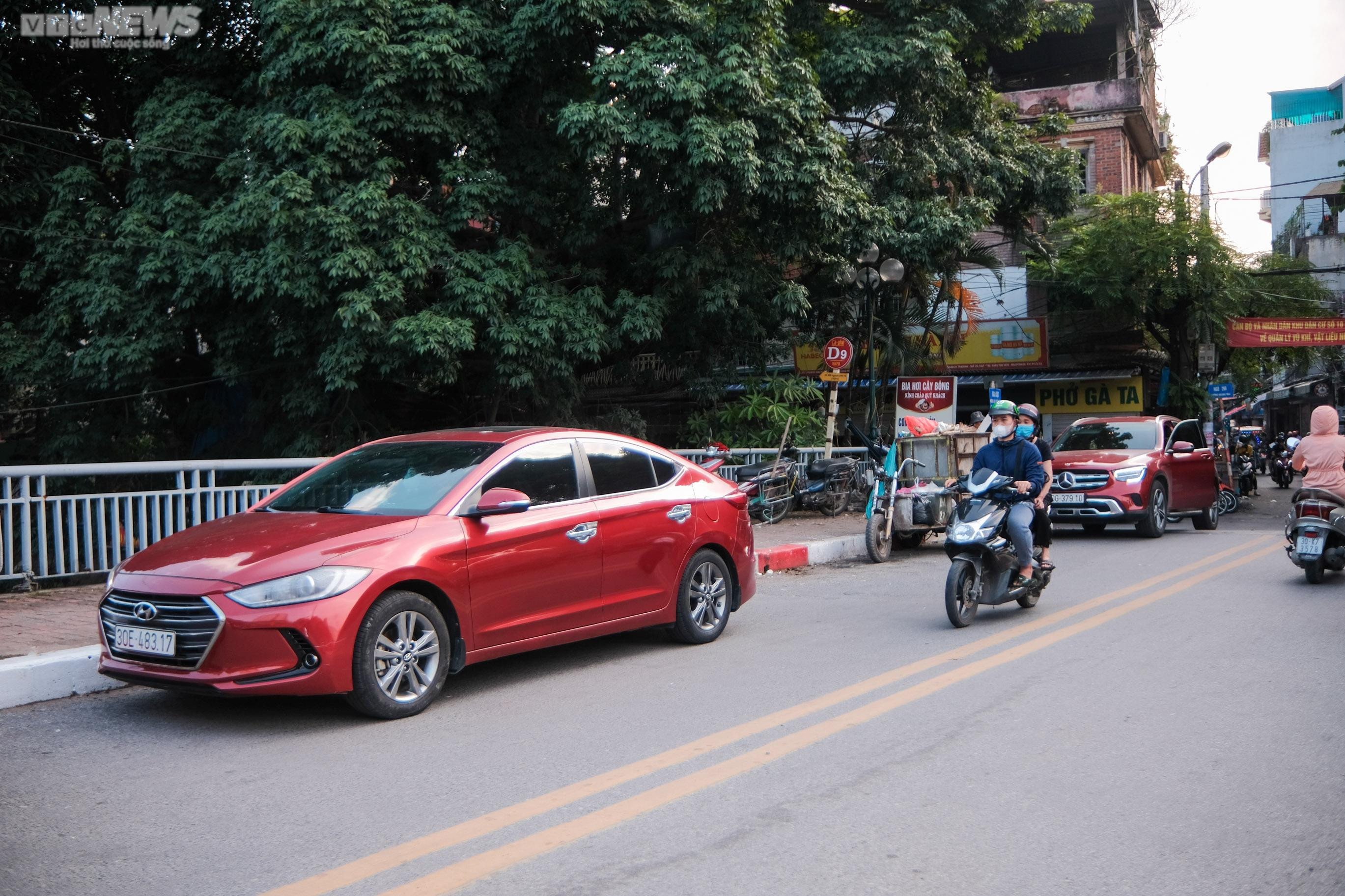 Hà Nội: Cảnh nhếch nhác, lấn chiếm tràn lan 2 bên vỉa hè sông Kim Ngưu - 16