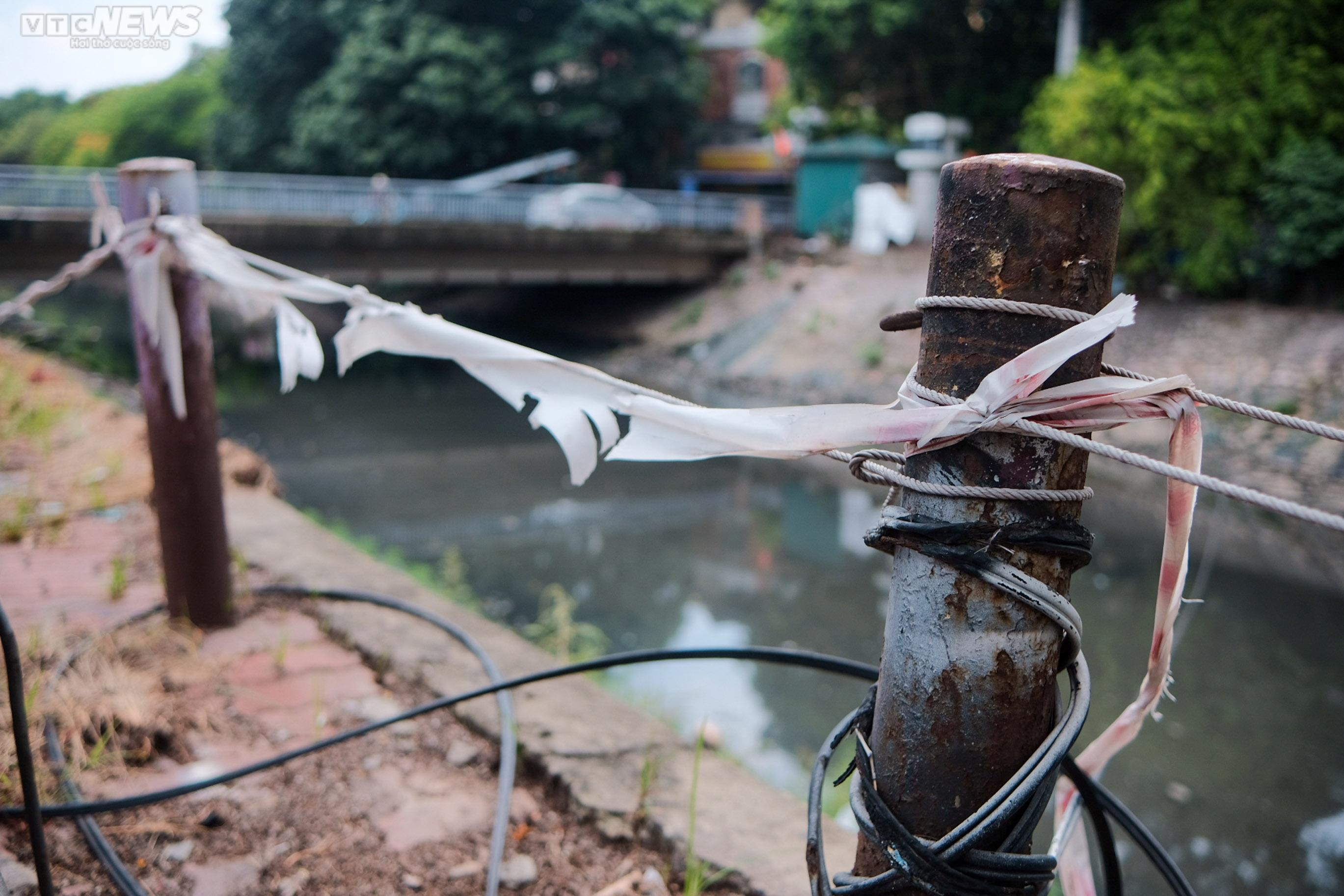 Hà Nội: Cảnh nhếch nhác, lấn chiếm tràn lan 2 bên vỉa hè sông Kim Ngưu - 3