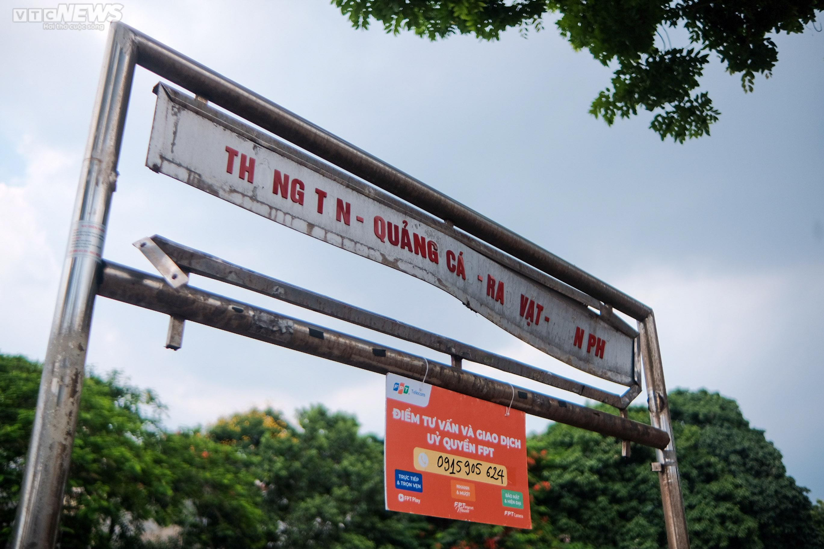 Hà Nội: Cảnh nhếch nhác, lấn chiếm tràn lan 2 bên vỉa hè sông Kim Ngưu - 15