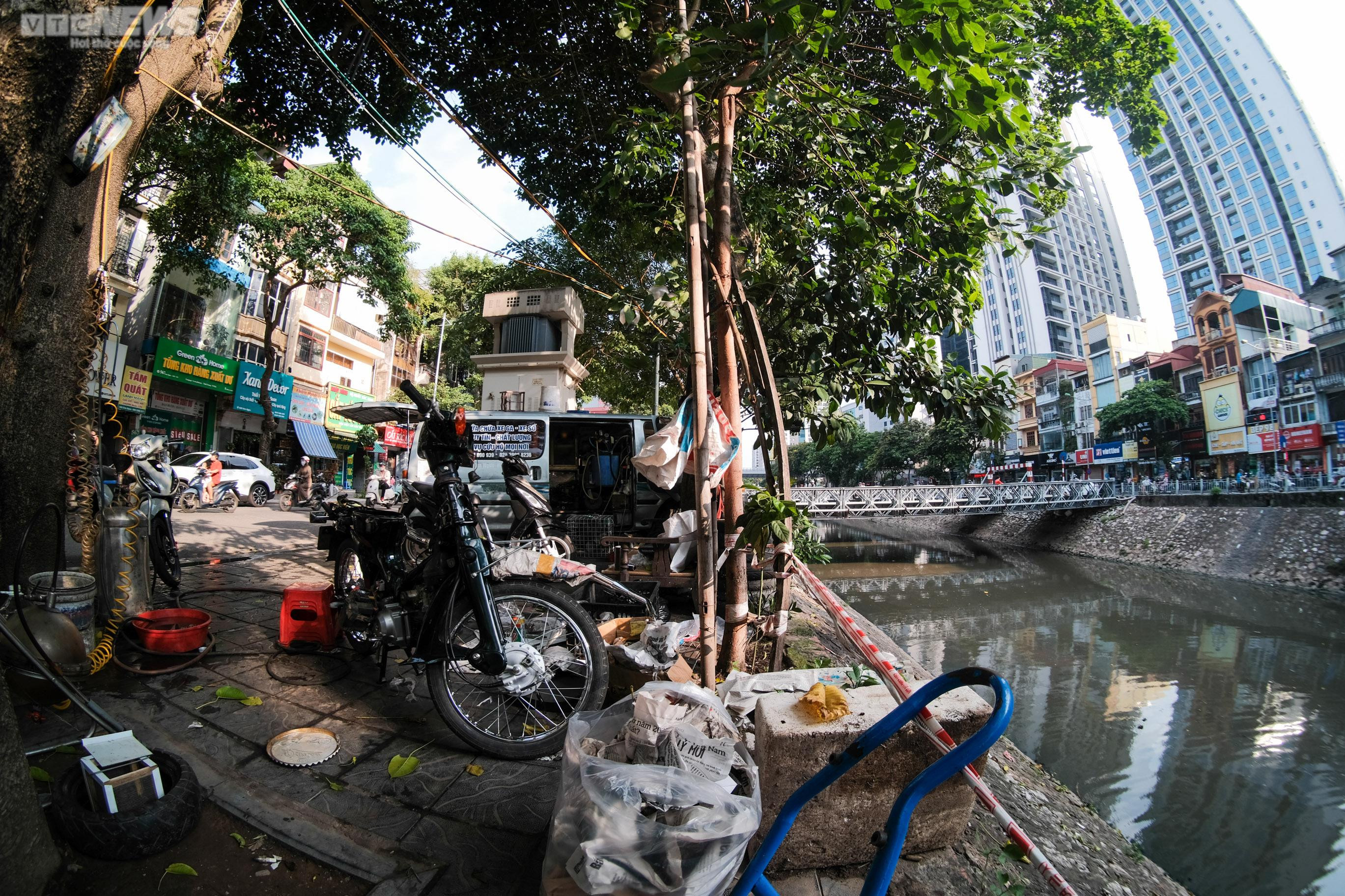 Hà Nội: Cảnh nhếch nhác, lấn chiếm tràn lan 2 bên vỉa hè sông Kim Ngưu - 10
