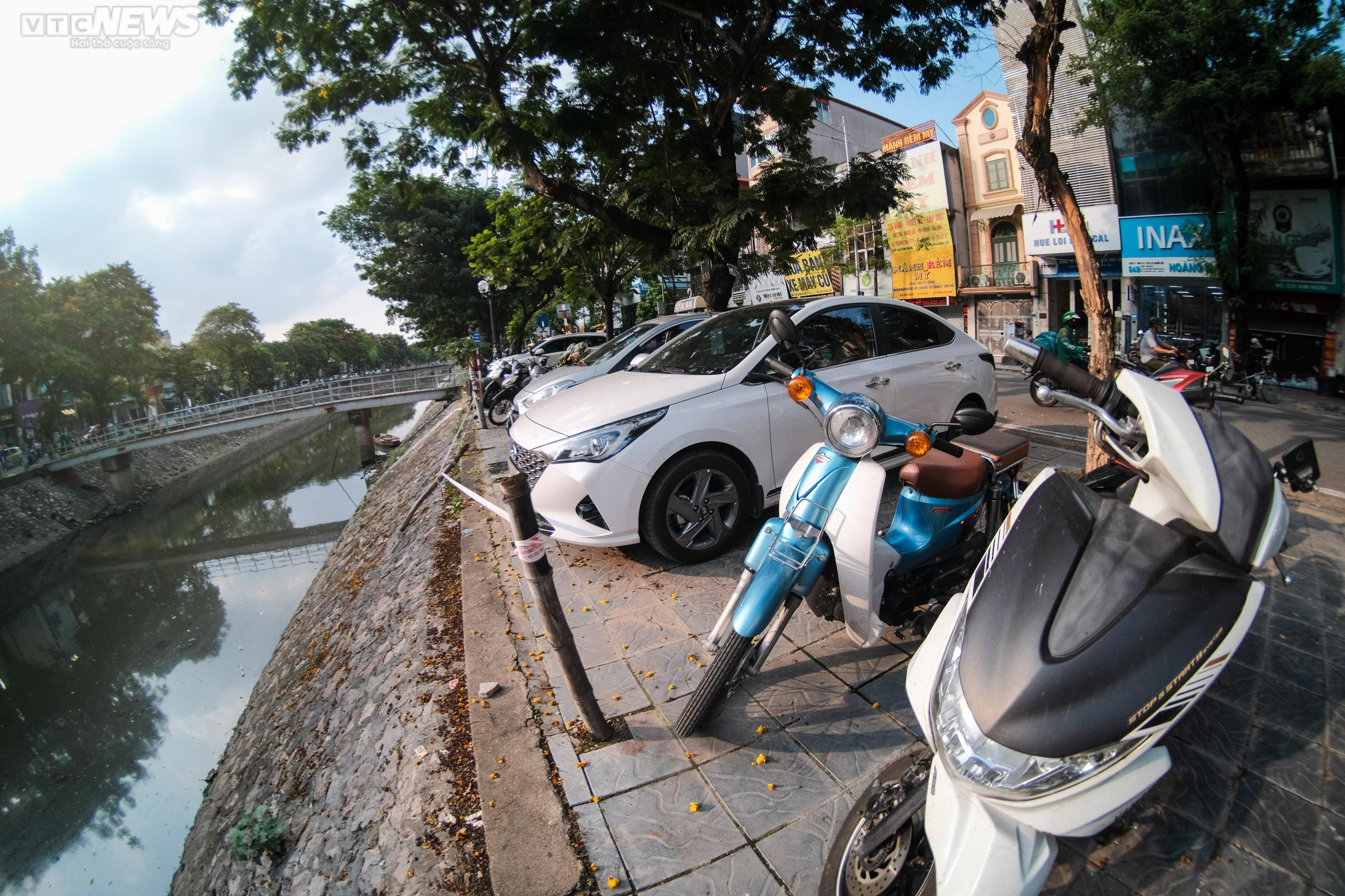 Hà Nội: Cảnh nhếch nhác, lấn chiếm tràn lan 2 bên vỉa hè sông Kim Ngưu - 8