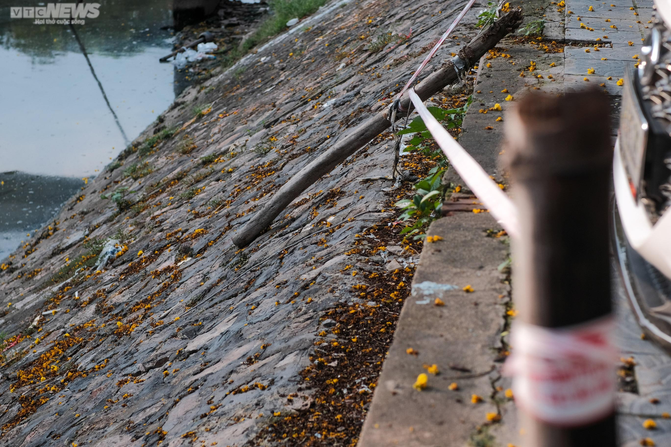 Hà Nội: Cảnh nhếch nhác, lấn chiếm tràn lan 2 bên vỉa hè sông Kim Ngưu - 4