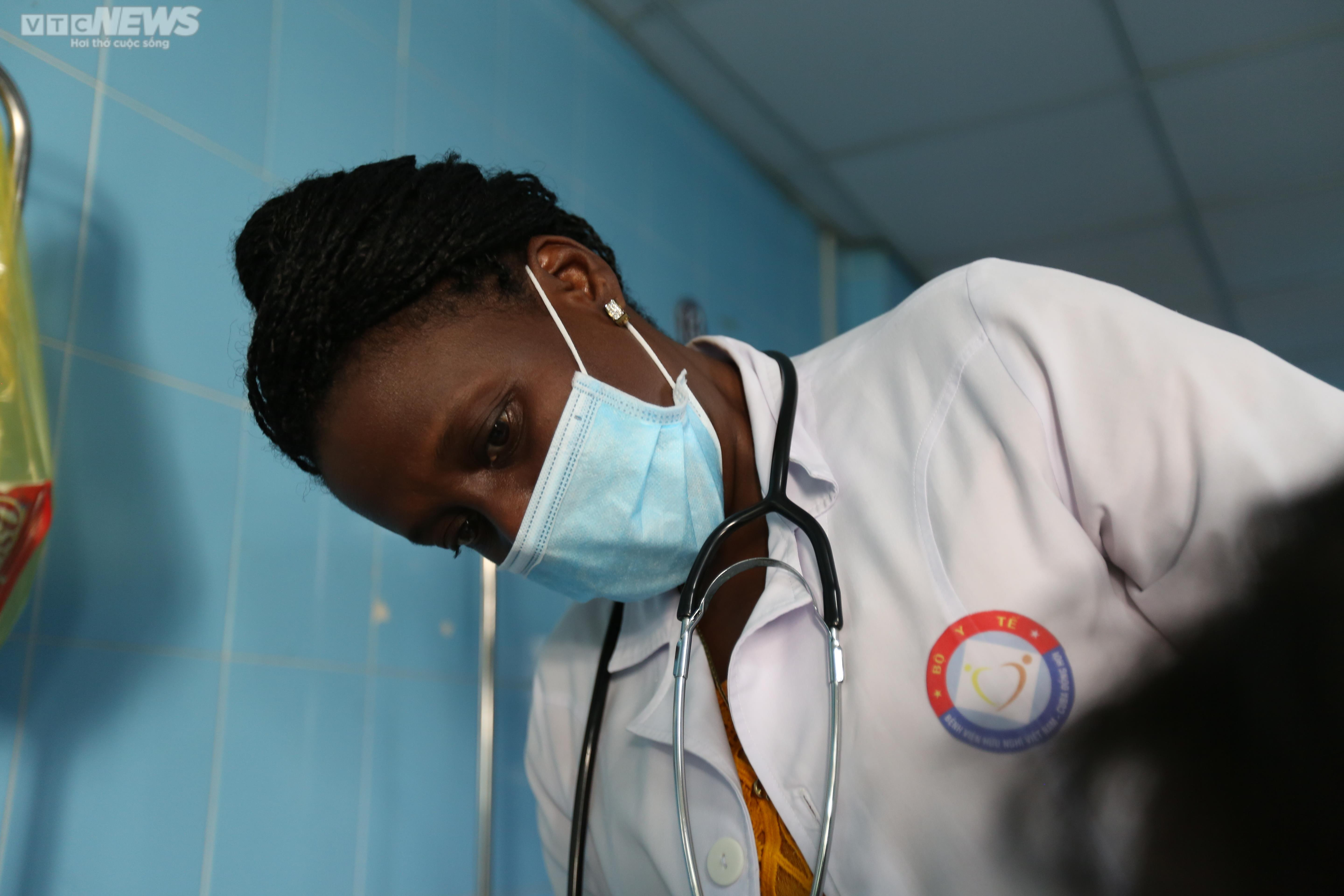 Ngày trực đặc biệt của nữ bác sĩ Cuba - 20