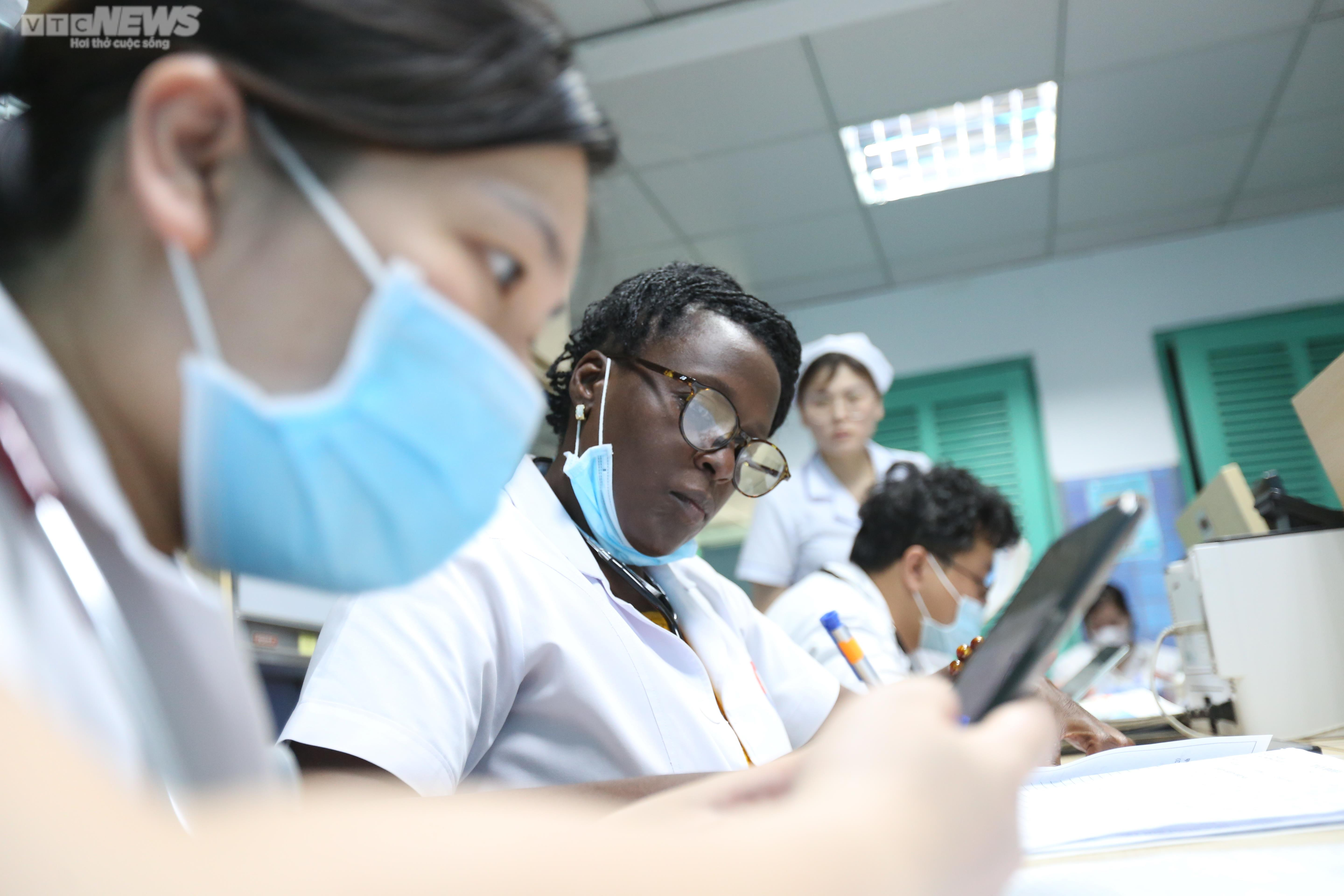 Ngày trực đặc biệt của nữ bác sĩ Cuba - 21