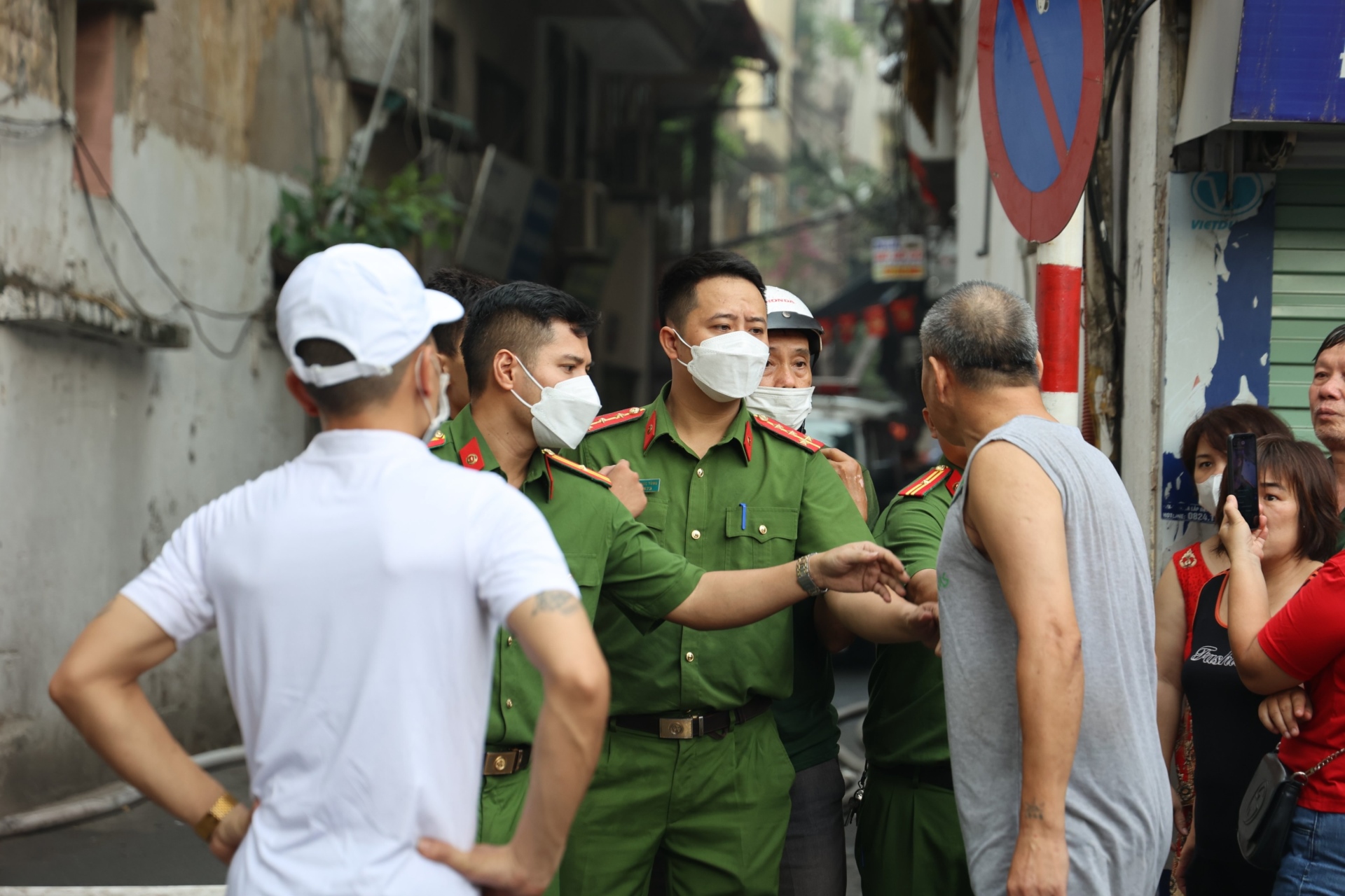 Hiện trường vụ cháy nhà, 3 người chết ở Hà Nội - 7