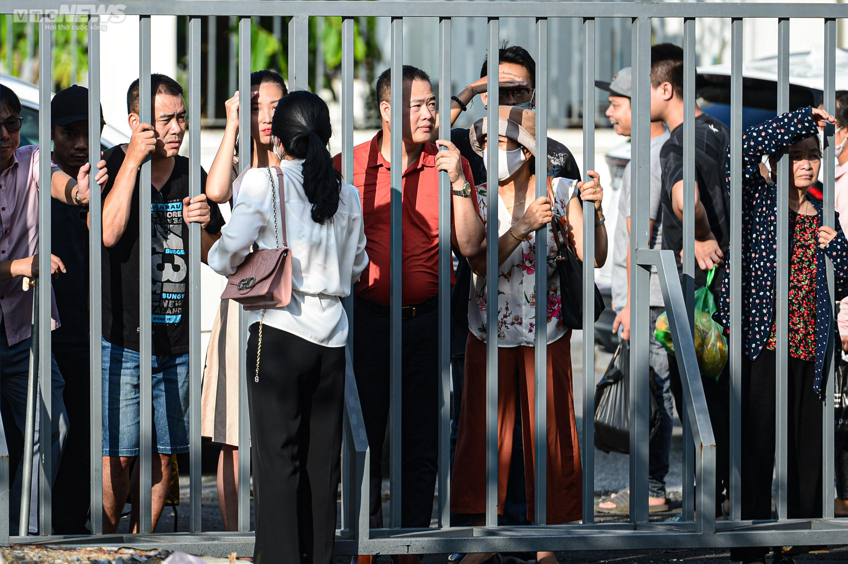 Xét xử vụ 'chuyến bay giải cứu': Ông Tô Anh Dũng bị dẫn giải tới tòa - 14