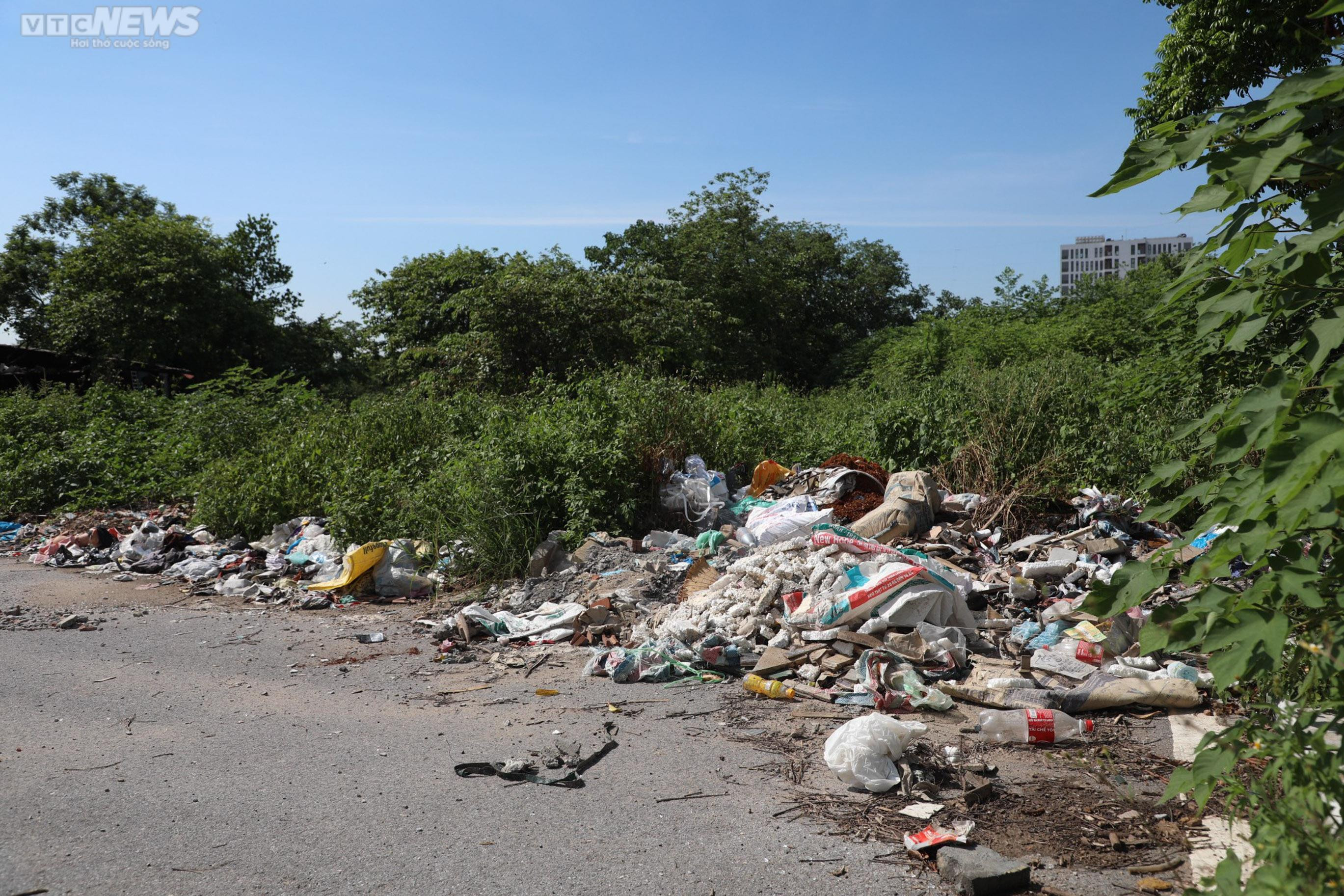 Sau 7 năm quy hoạch, công viên gần 100 ha thành nơi tập kết rác thải, dạy lái xe - 8