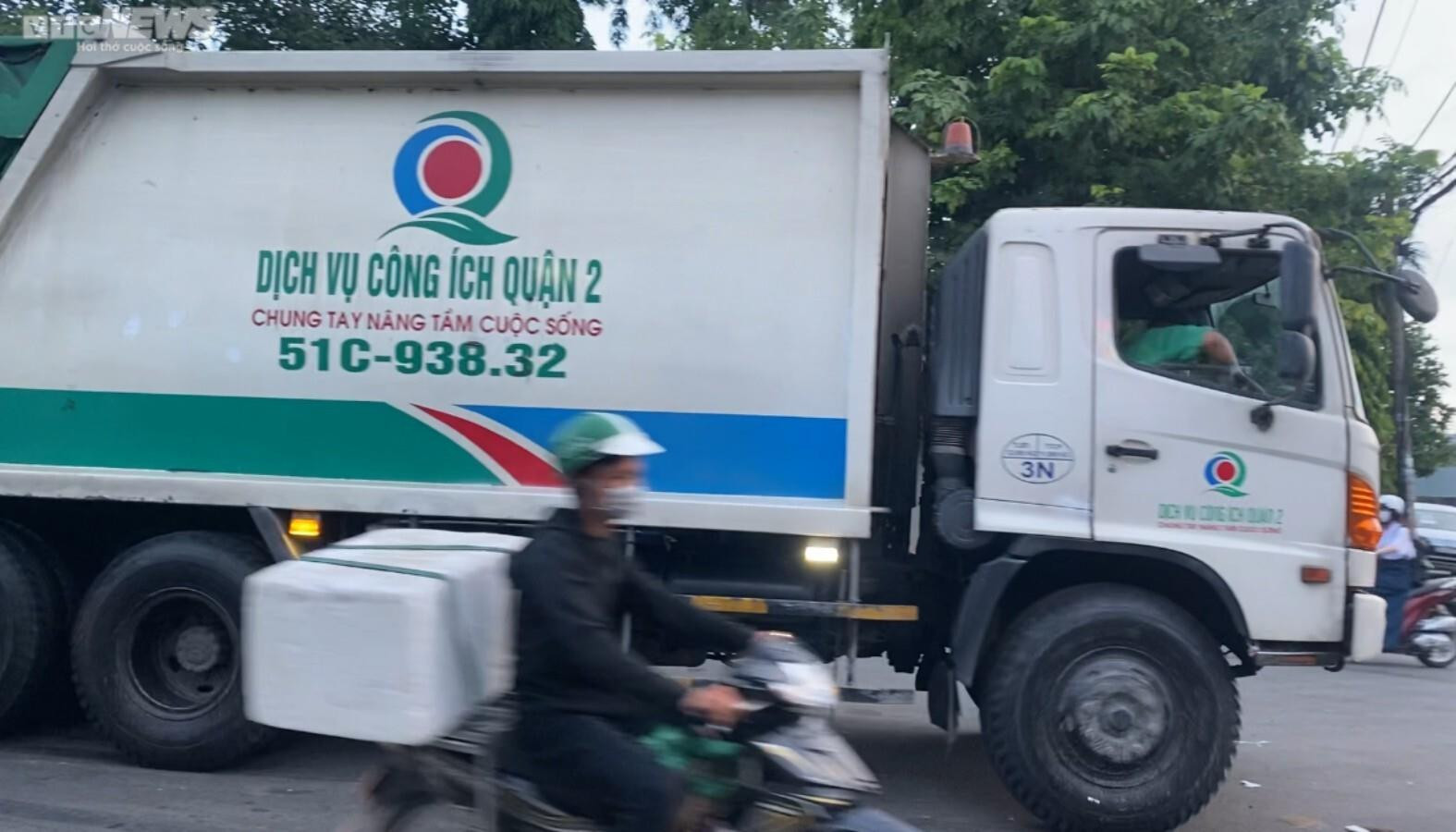 Dân kêu cứu vì trạm trung chuyển rác bốc mùi hôi thối ở TP.HCM - 13