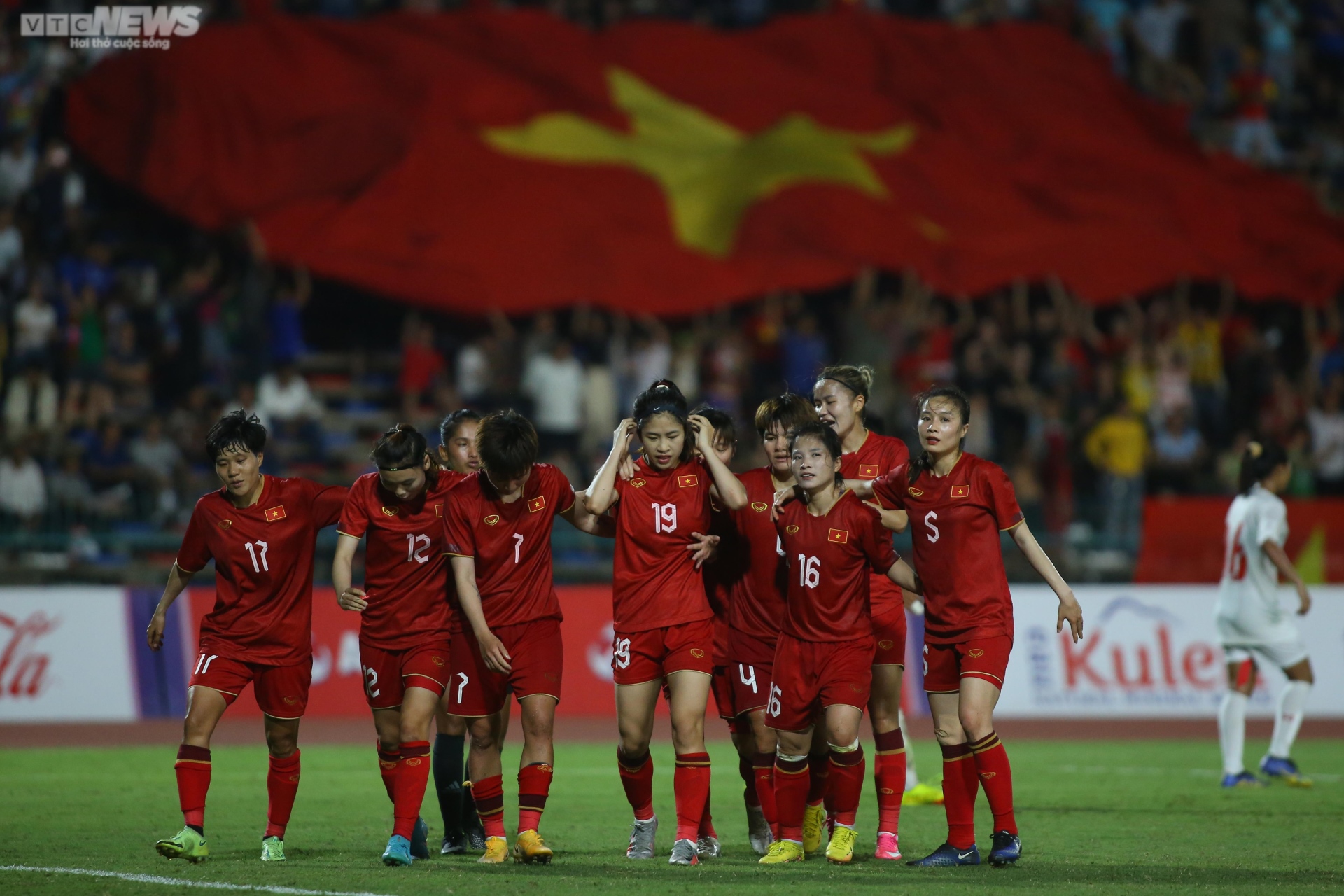 Đội tuyển nữ Việt Nam: Hành trình 39 năm từ đôi chân trần đến World Cup - 4