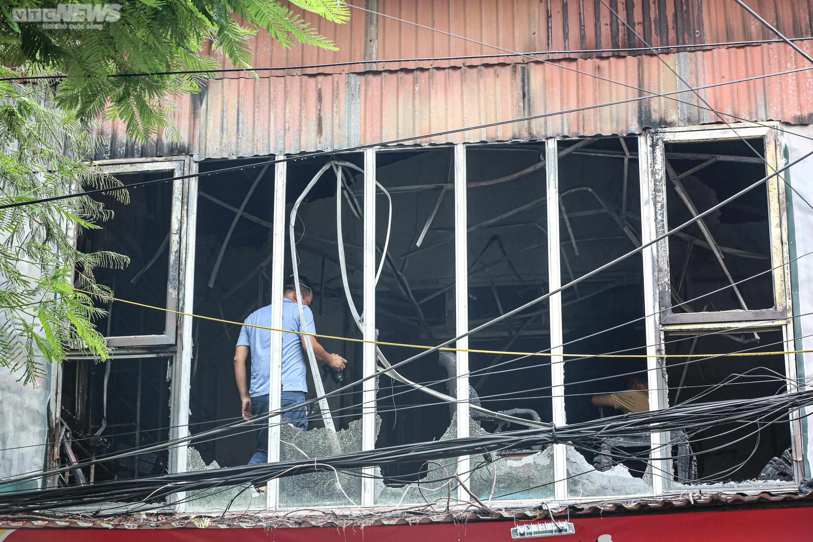 Hiện trường vụ cháy nhà khiến 3 người tử vong thương tâm ở Hoài Đức, Hà Nội - 11