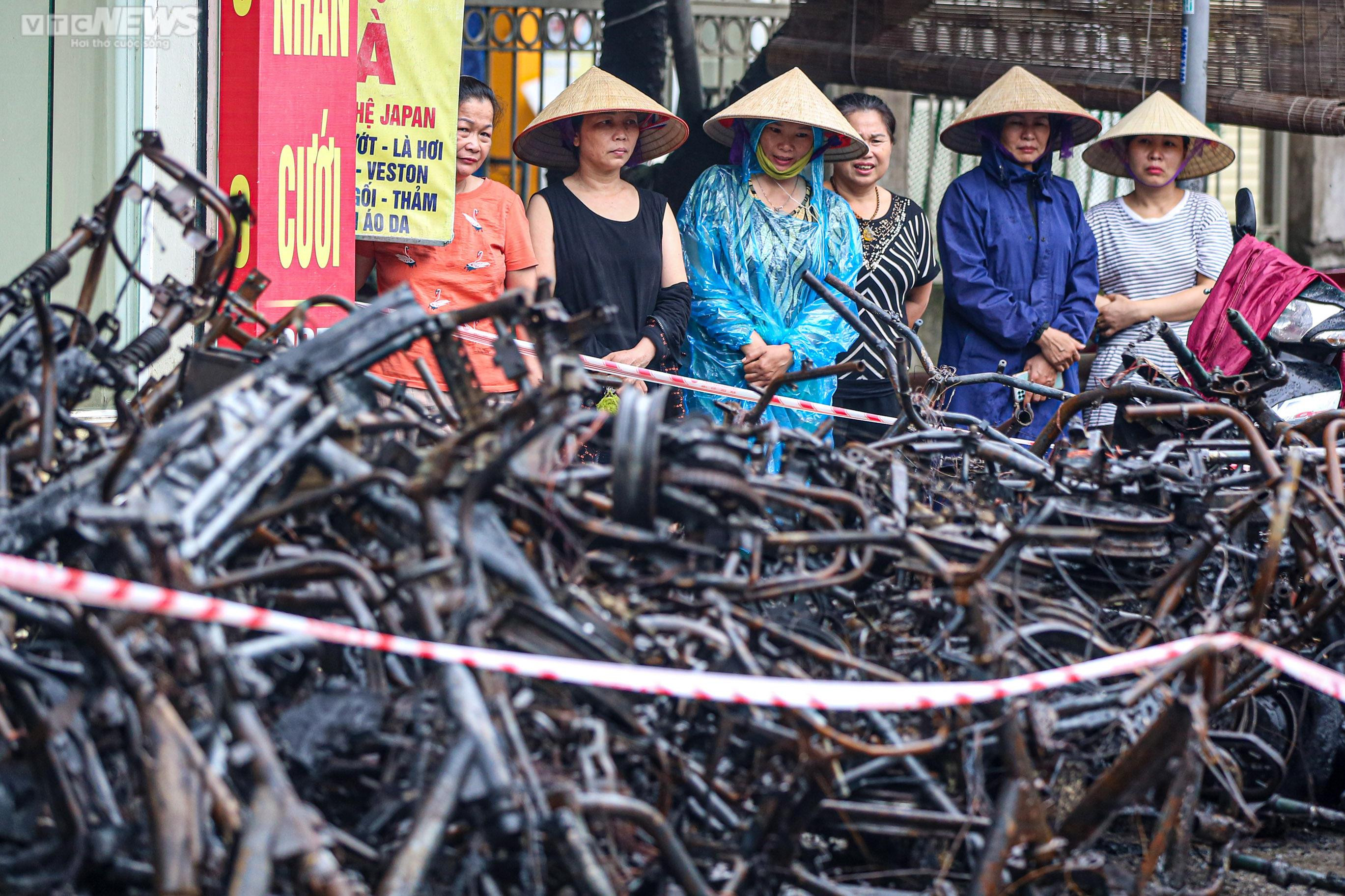 Hiện trường vụ cháy nhà khiến 3 người tử vong thương tâm ở Hoài Đức, Hà Nội - 8