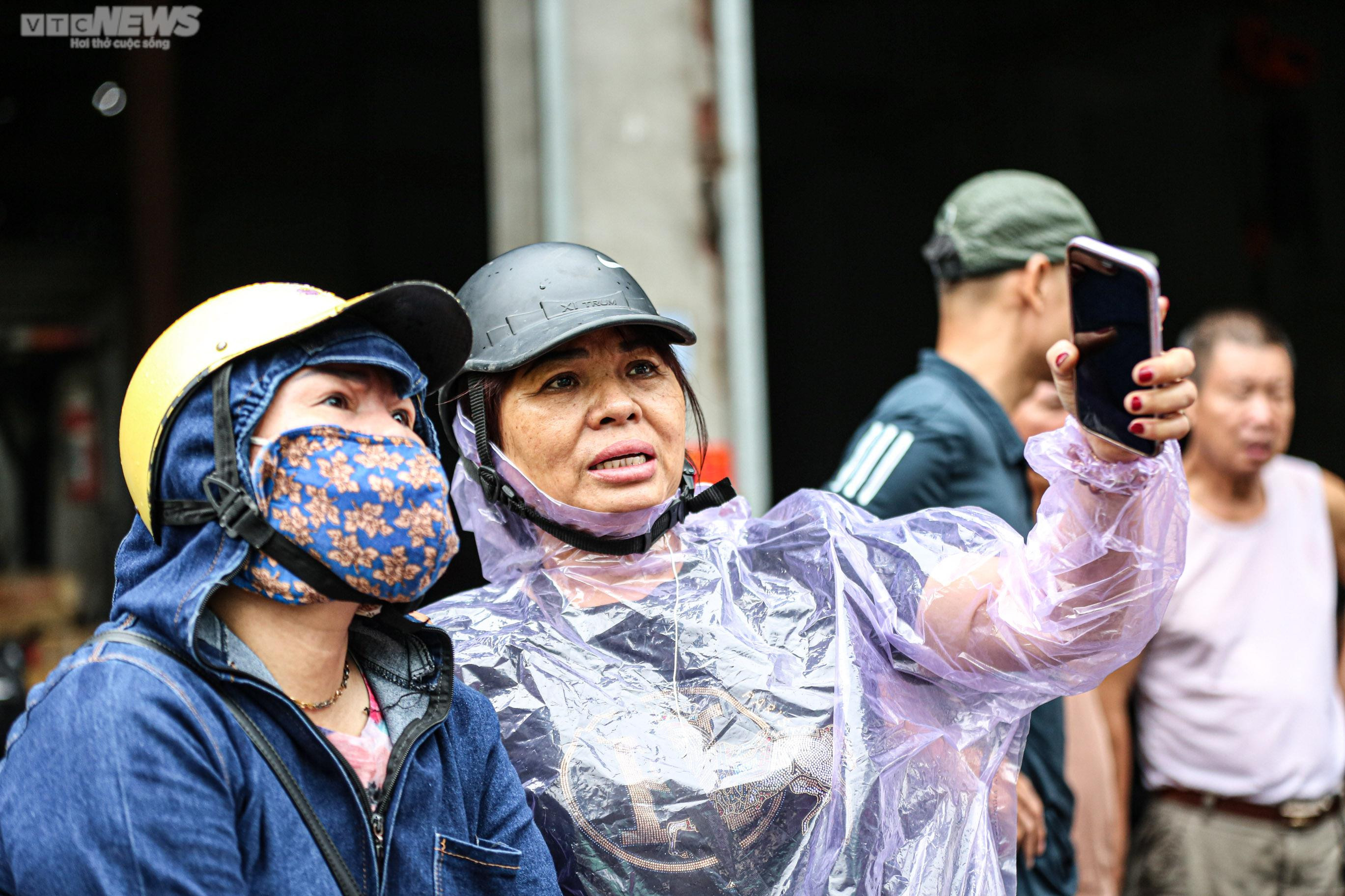 Hiện trường vụ cháy nhà khiến 3 người tử vong thương tâm ở Hoài Đức, Hà Nội - 7
