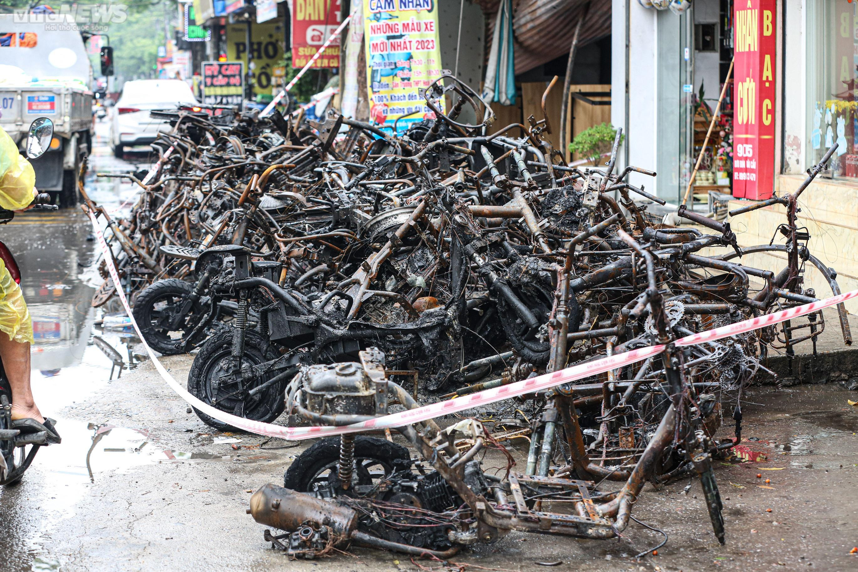 Hiện trường vụ cháy nhà khiến 3 người tử vong thương tâm ở Hoài Đức, Hà Nội - 9