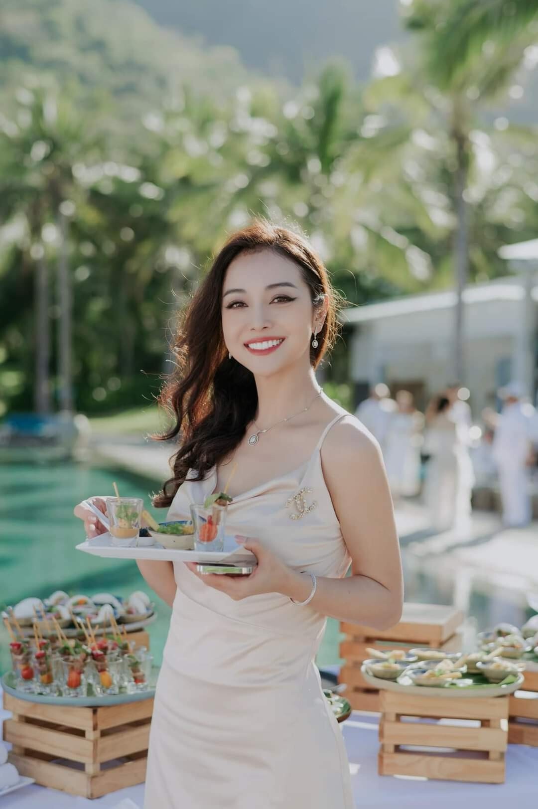 Sao Việt 20/7: Vợ chồng Hồng Vân hạnh phúc bên cháu ngoại, Bình Tinh khoe ảnh bên cha nuôi Vũ Linh - 12