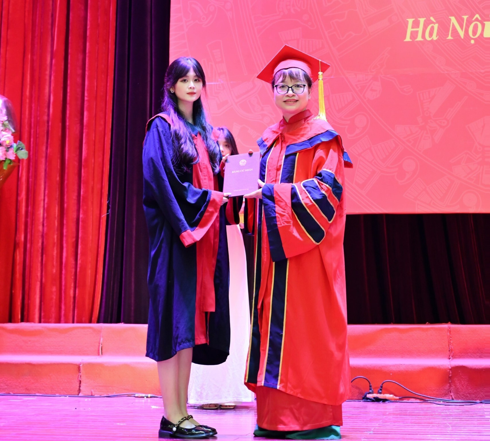 'Nữ thần ảnh thẻ' nổi tiếng 2 năm trước tốt nghiệp loại giỏi trường Luật - 5