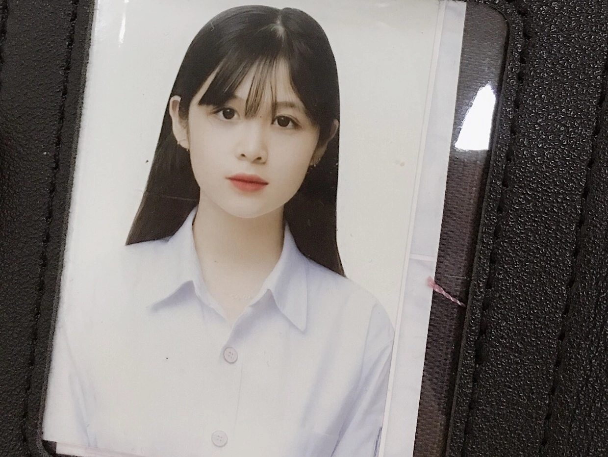 'Nữ thần ảnh thẻ' nổi tiếng 2 năm trước tốt nghiệp loại giỏi trường Luật - 1