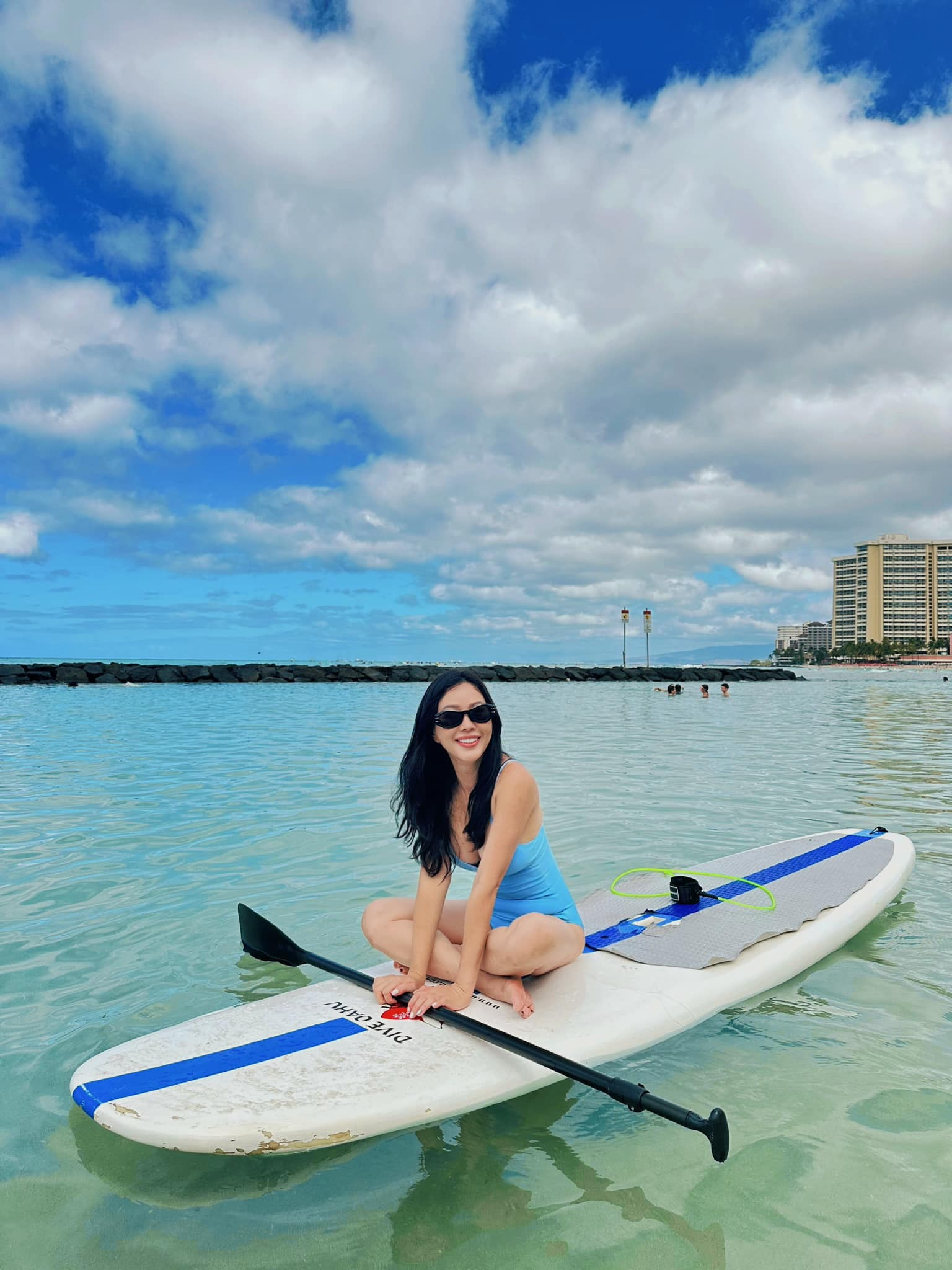 Sao Việt 23/7: Cát Phượng mặc váy cưới, hoa hậu Thu Hoài gợi cảm sau ly hôn - 3